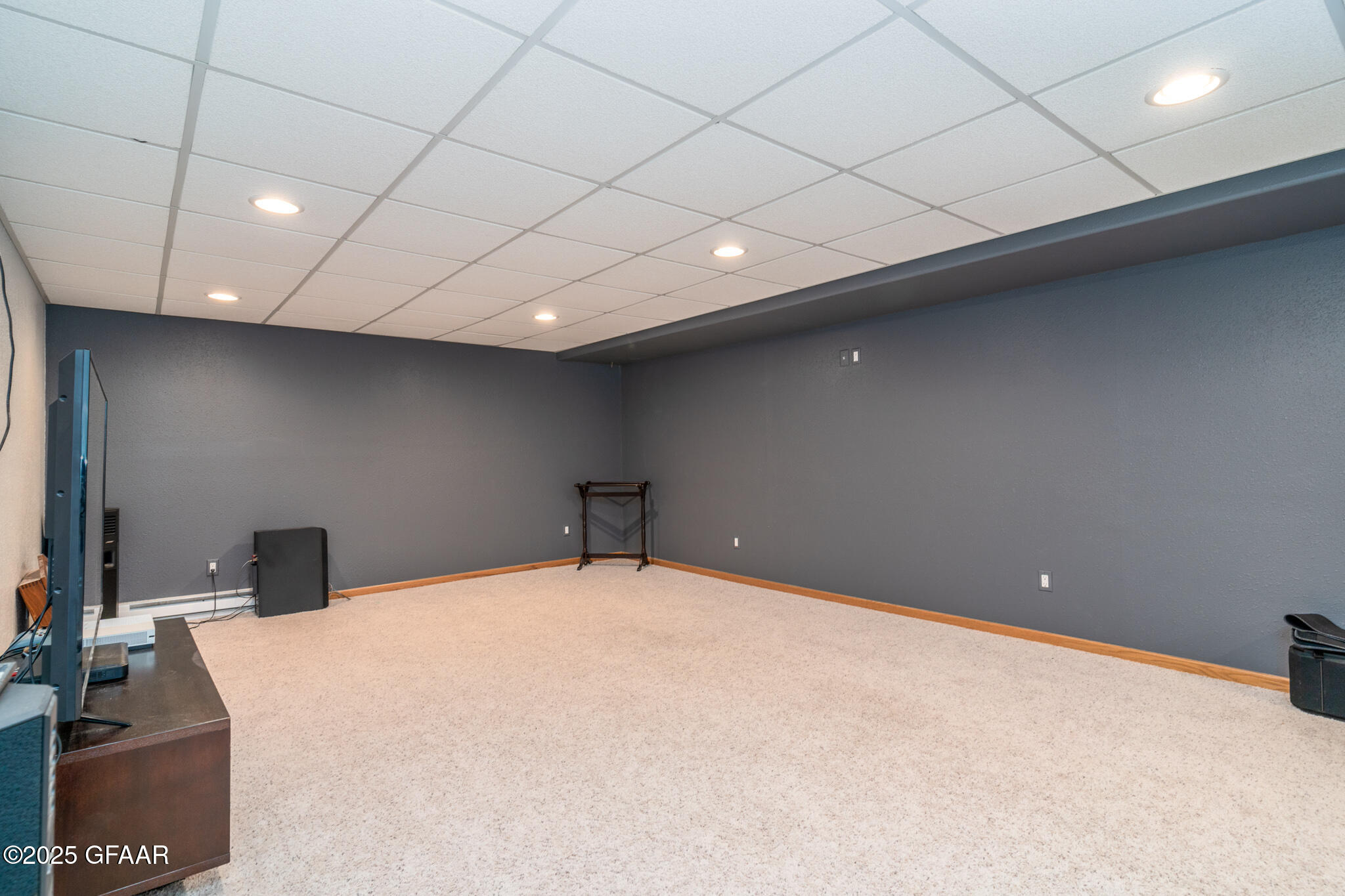1064 ROBIN Road NE