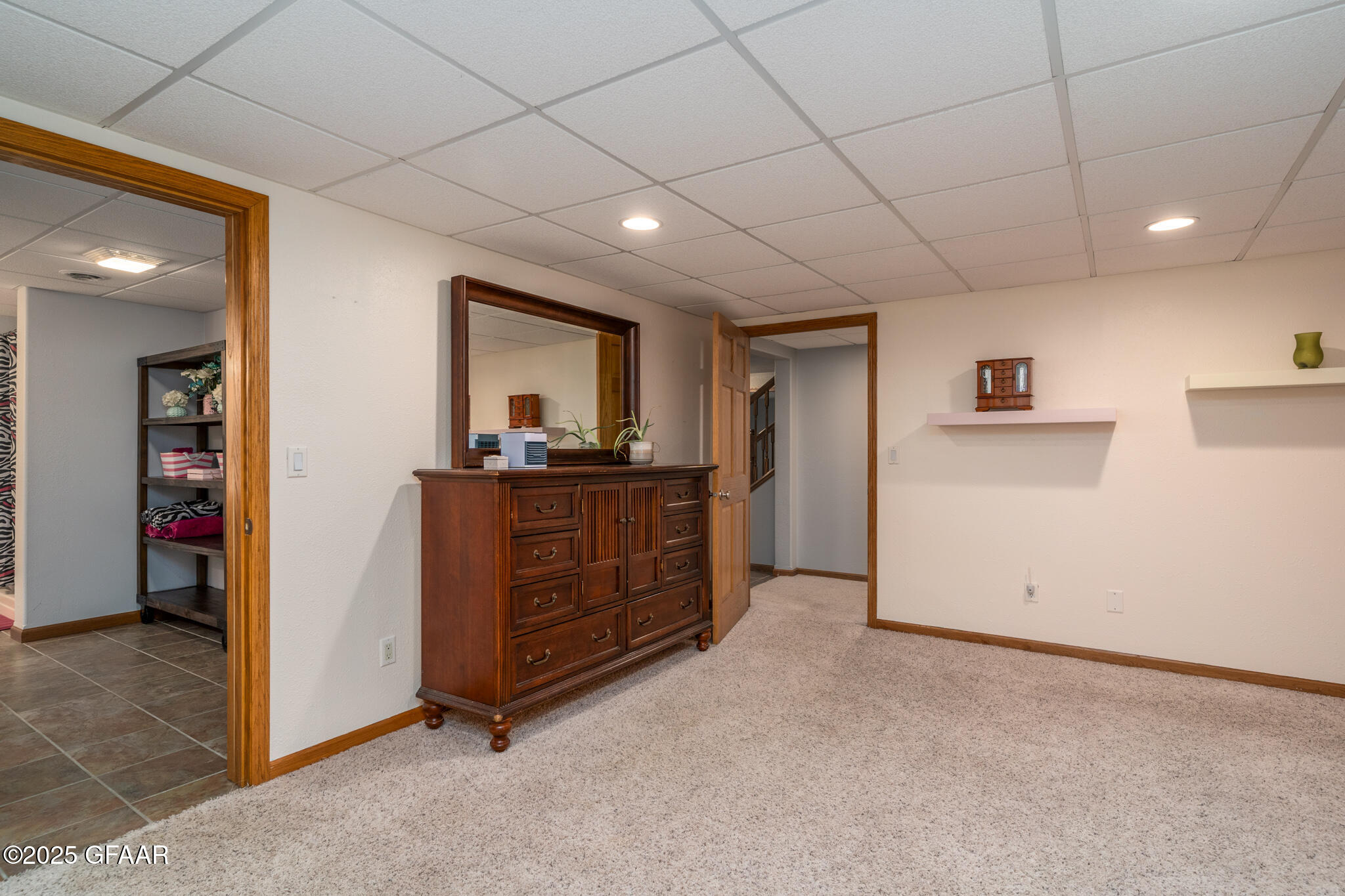 1064 ROBIN Road NE