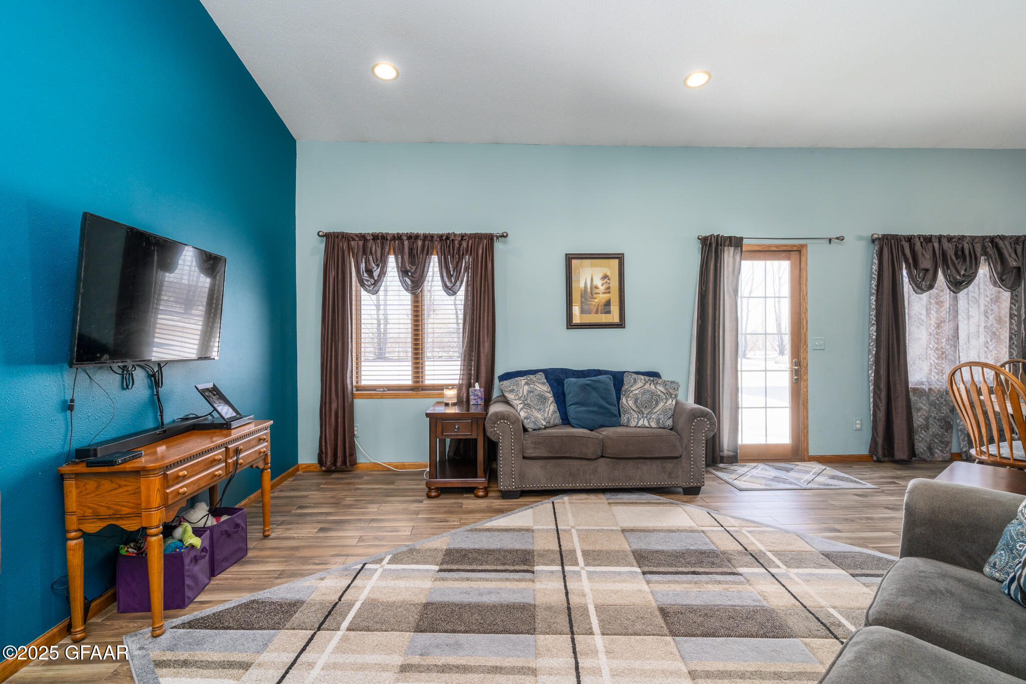 1064 ROBIN Road NE