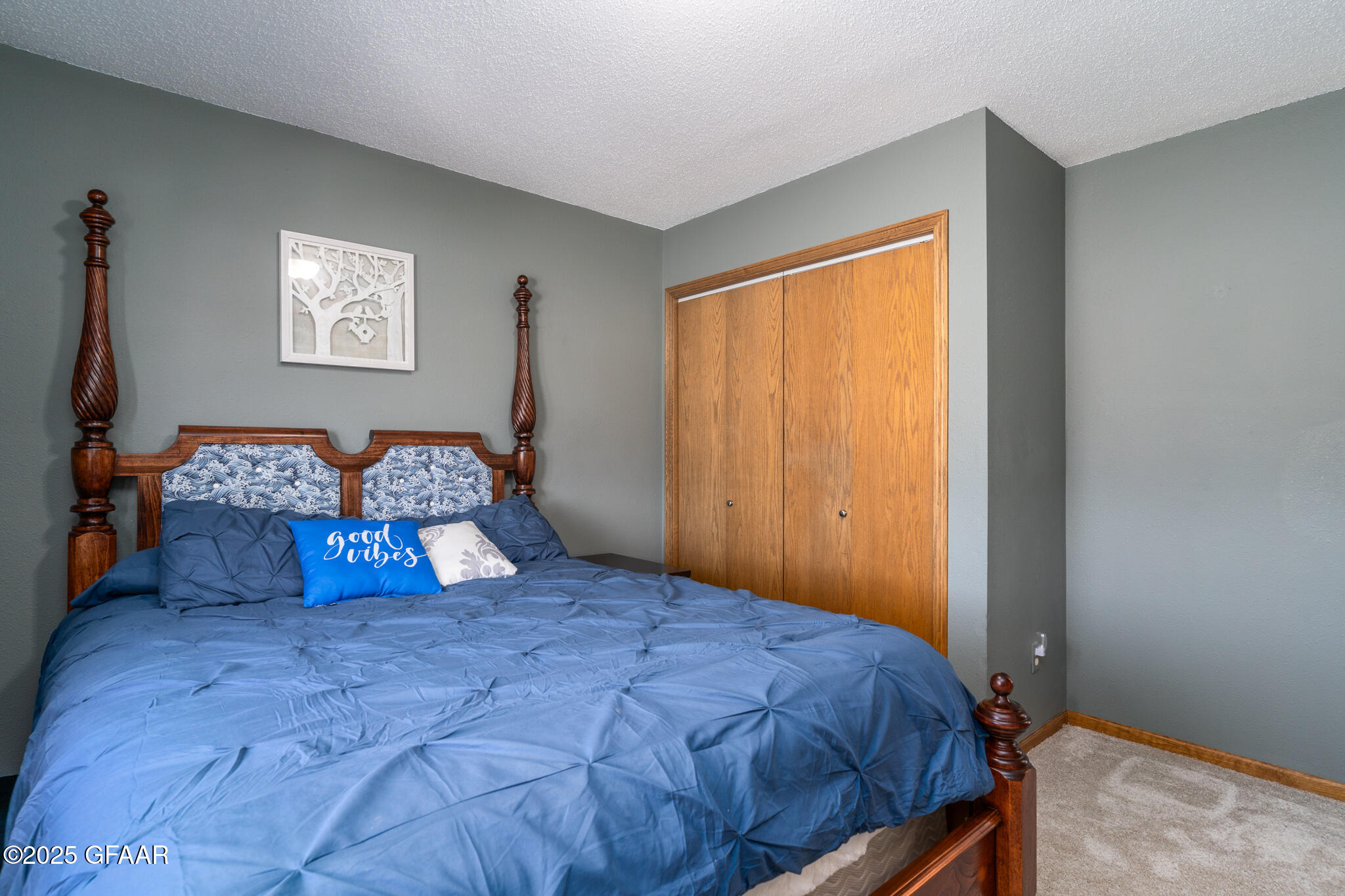 1064 ROBIN Road NE