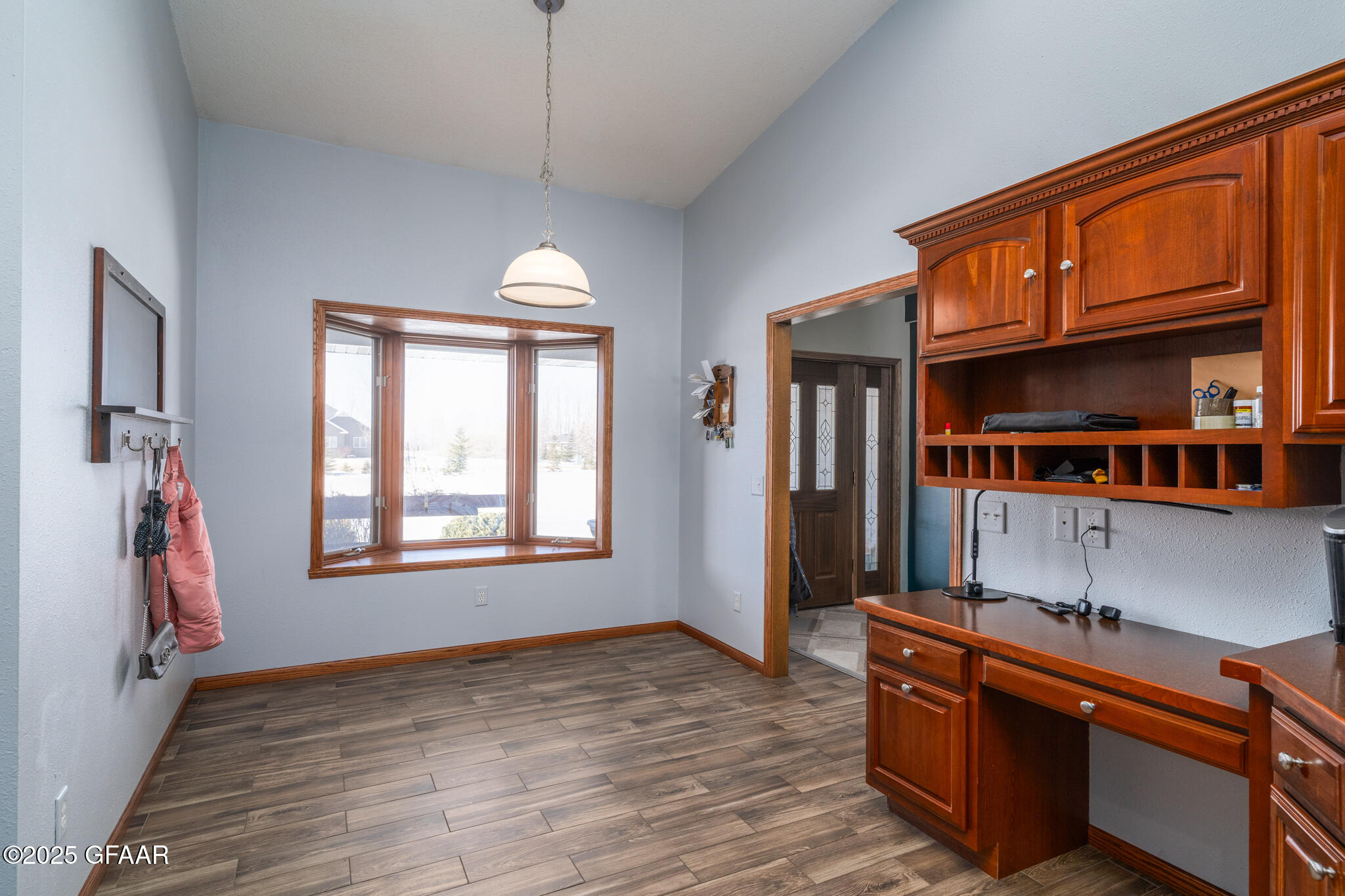 1064 ROBIN Road NE