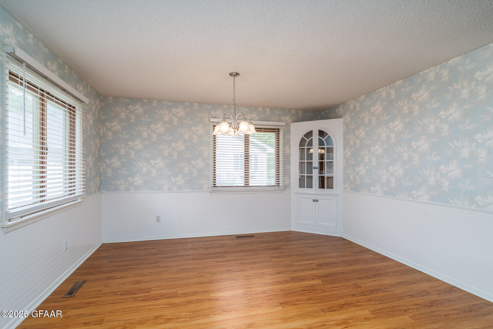 2618 CHESTNUT Street