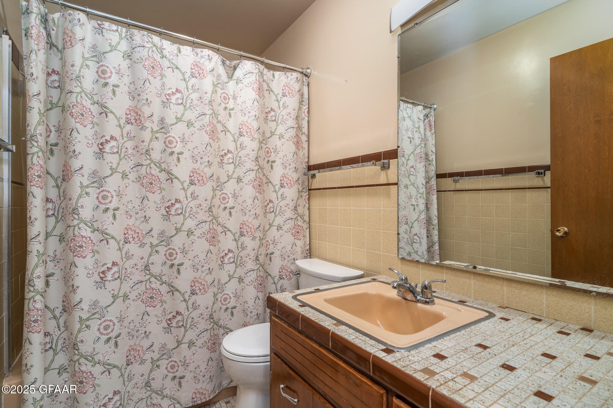 2618 CHESTNUT Street