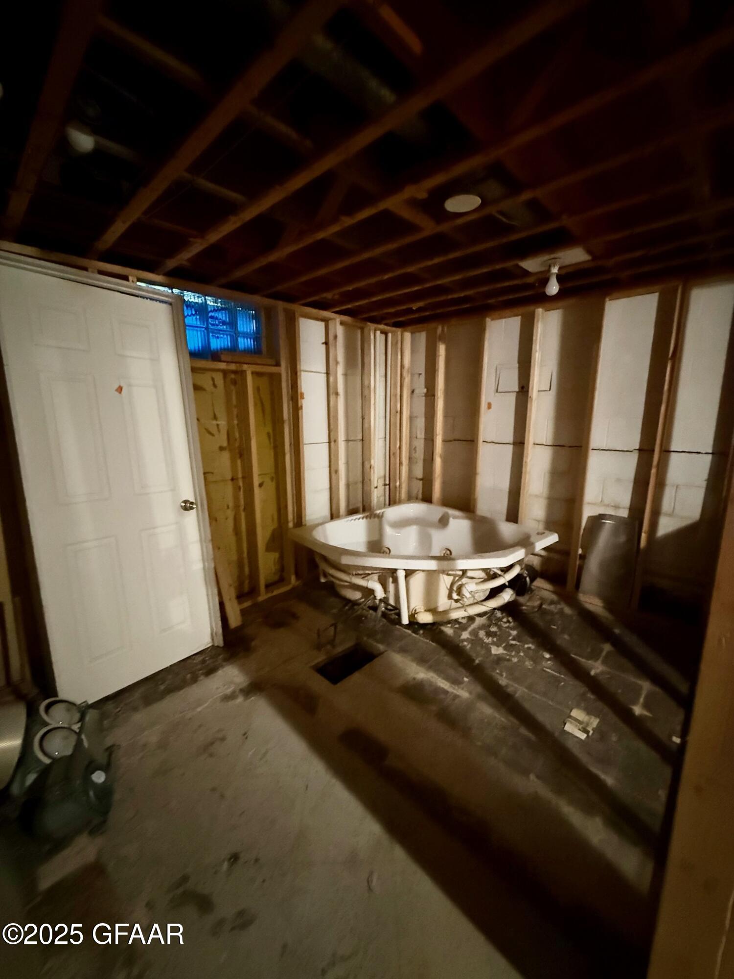 1010 ARNOLD Avenue N