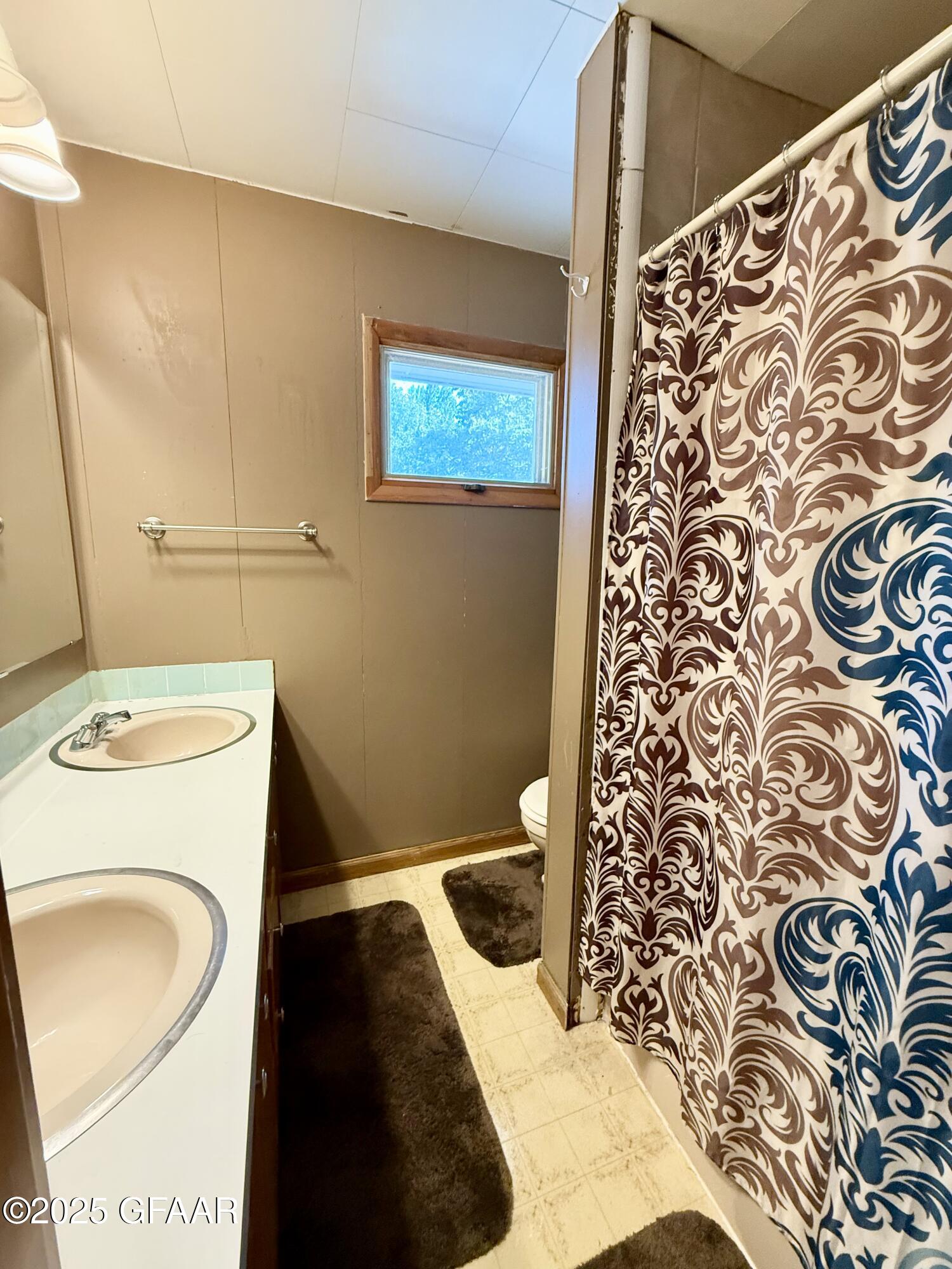 1010 ARNOLD Avenue N