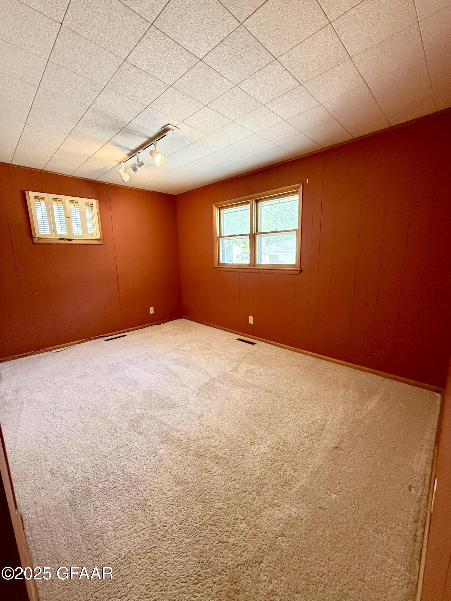 1010 ARNOLD Avenue N