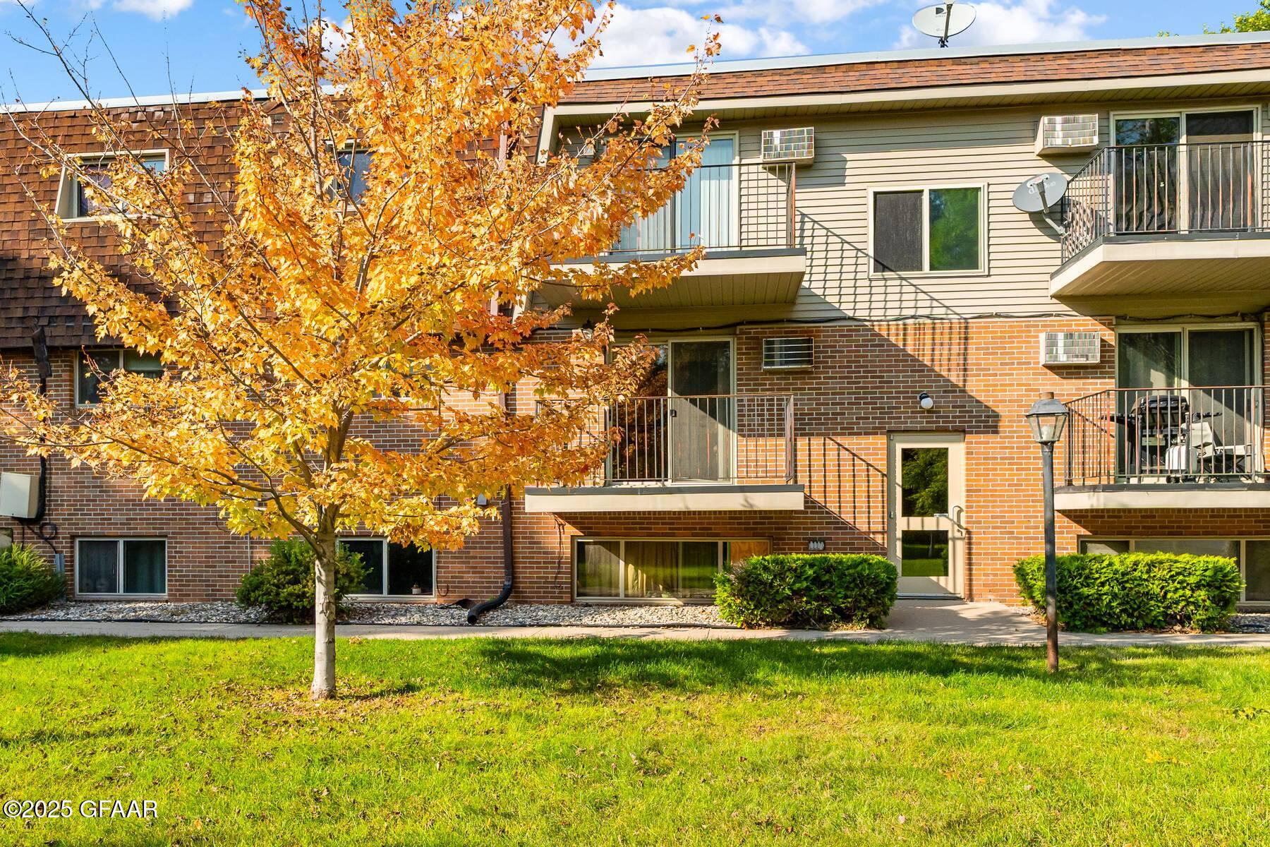 1707 21ST Avenue S, 211