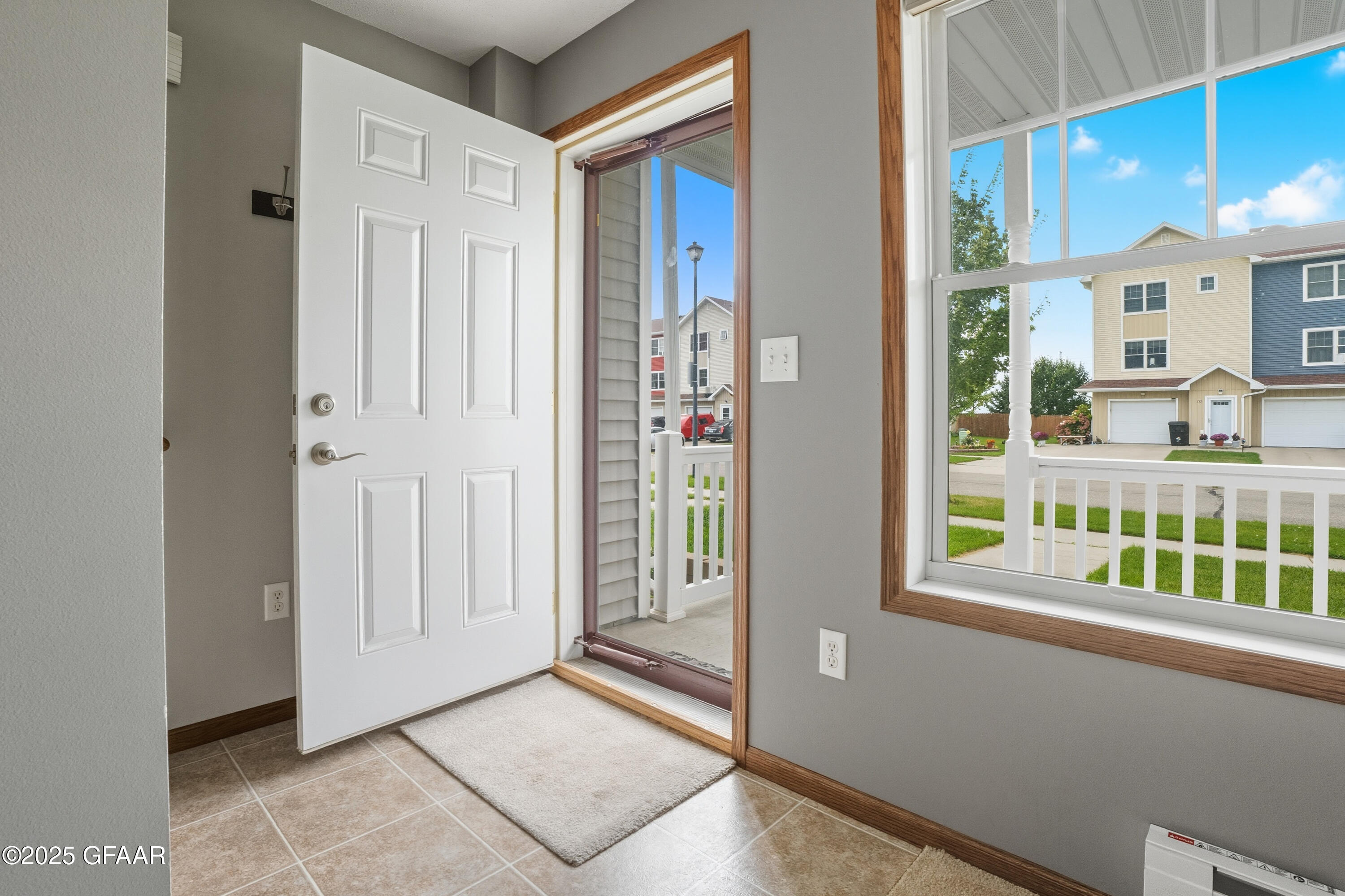 716 PROMENADE Court
