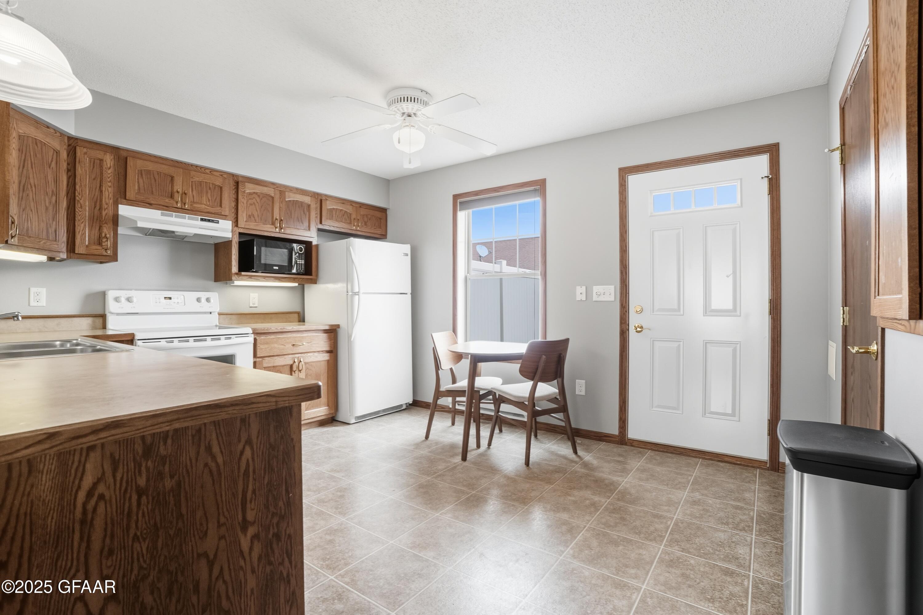 716 PROMENADE Court