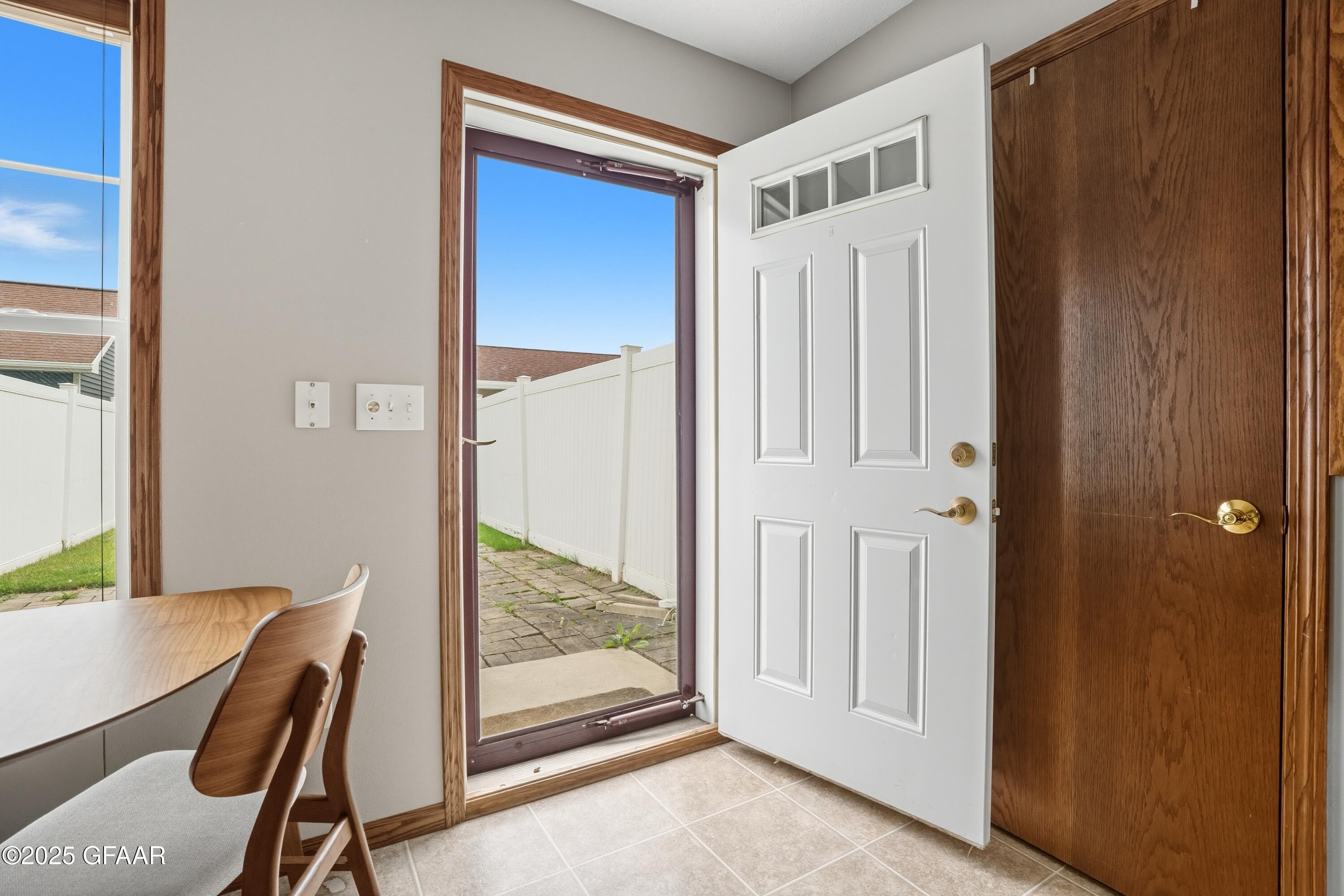 716 PROMENADE Court