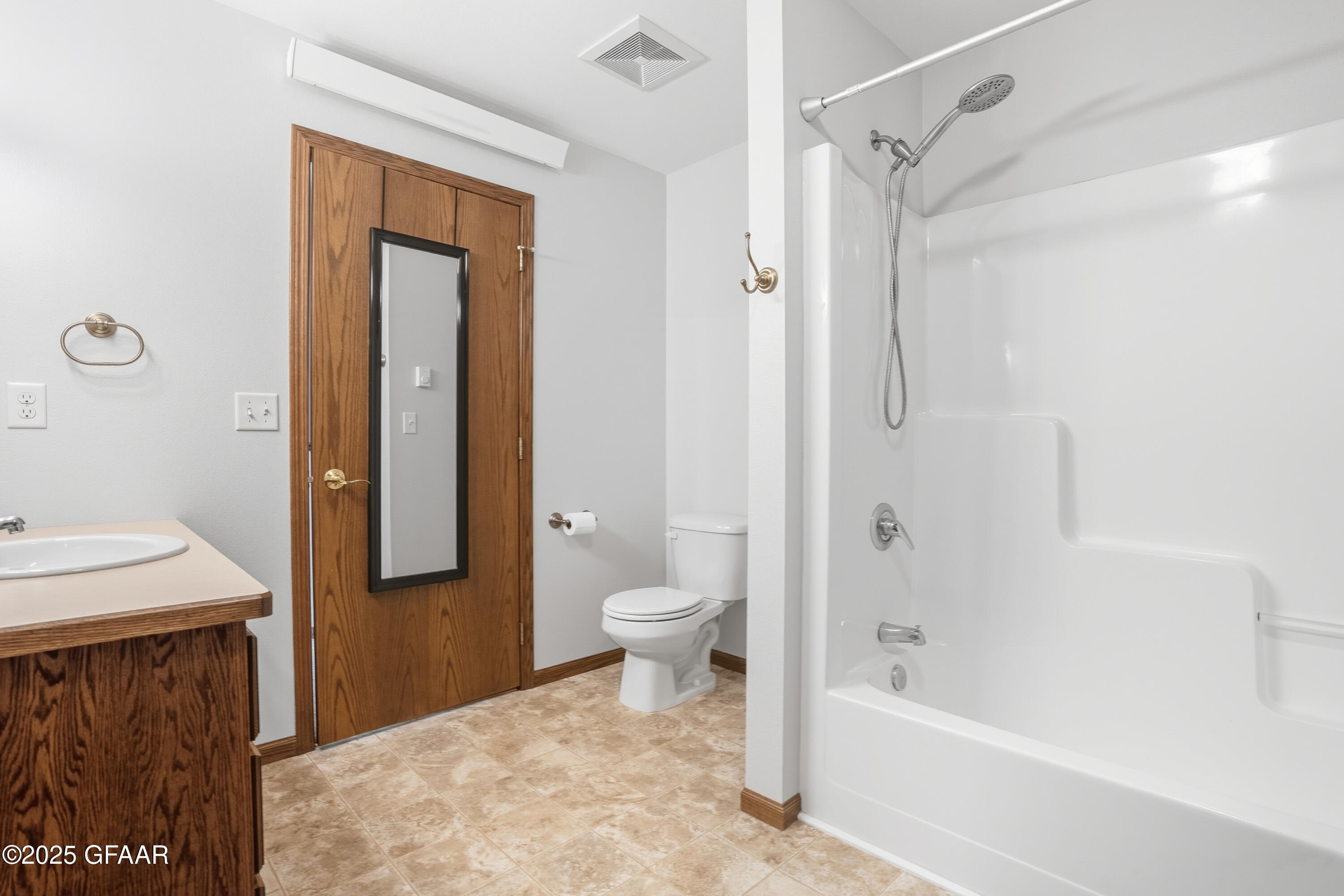 716 PROMENADE Court