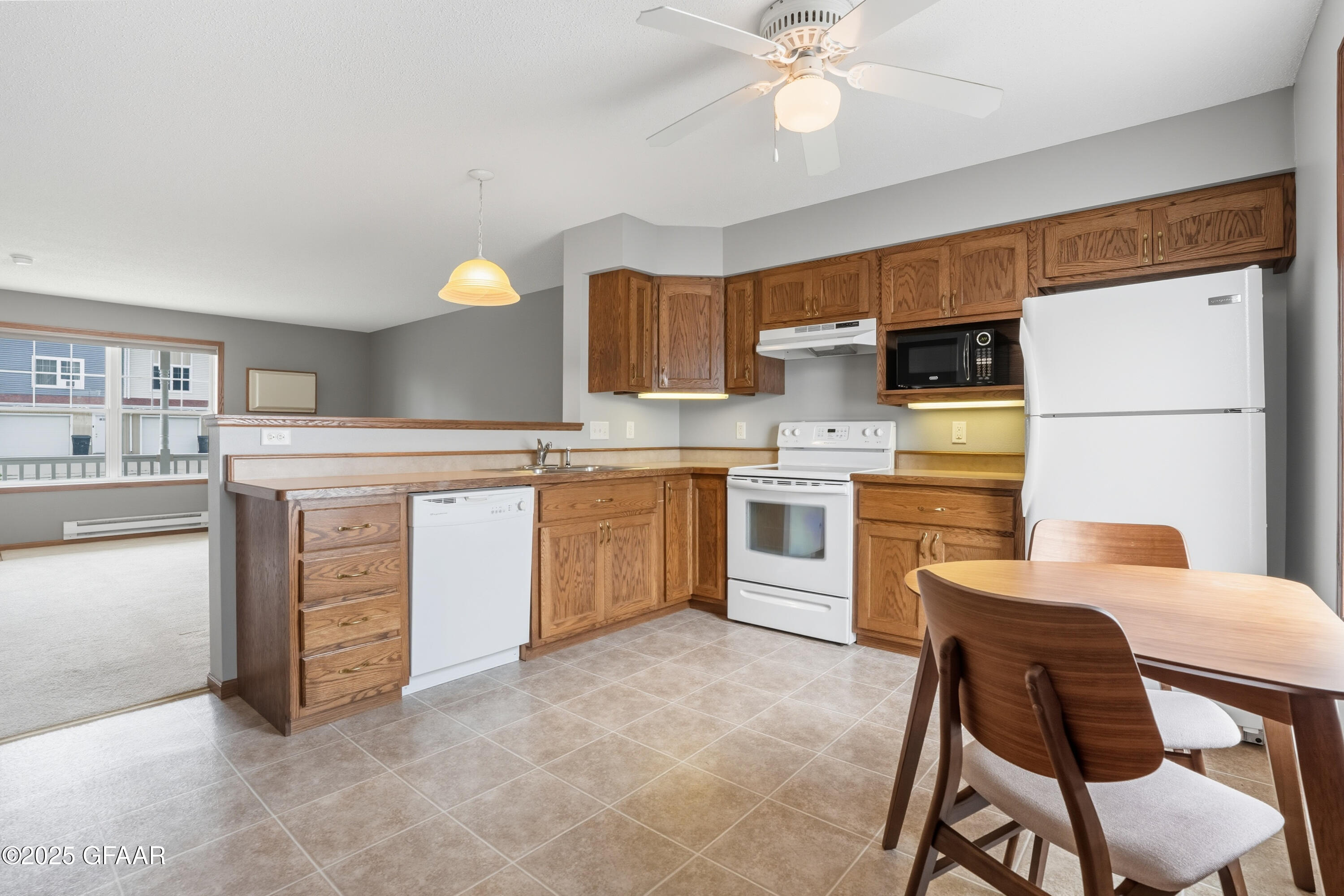 716 PROMENADE Court