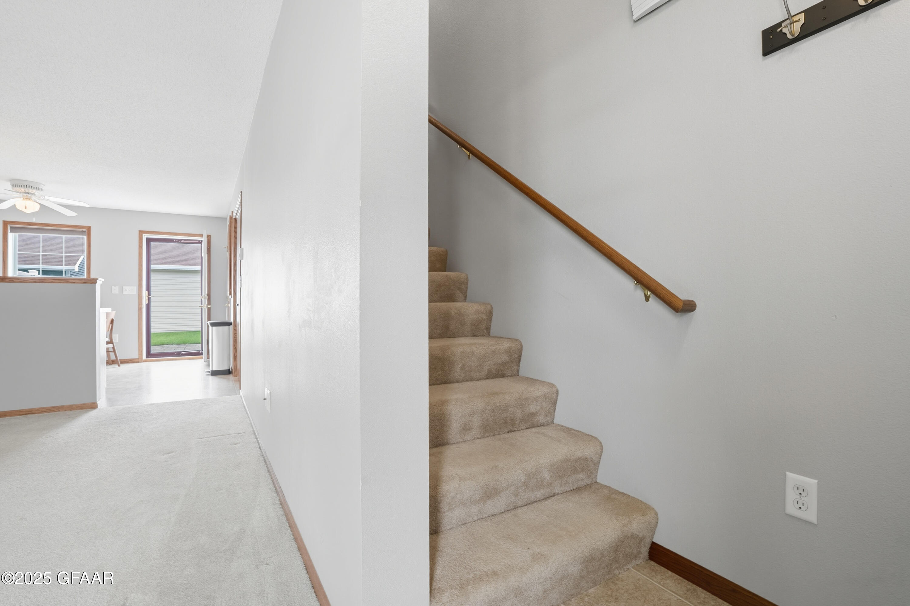 716 PROMENADE Court