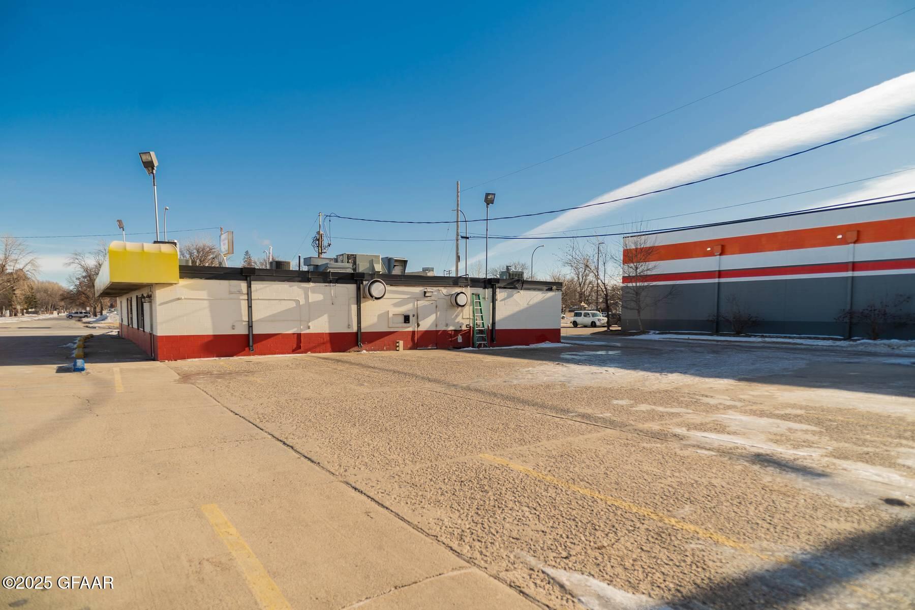 810 WASHINGTON Street S