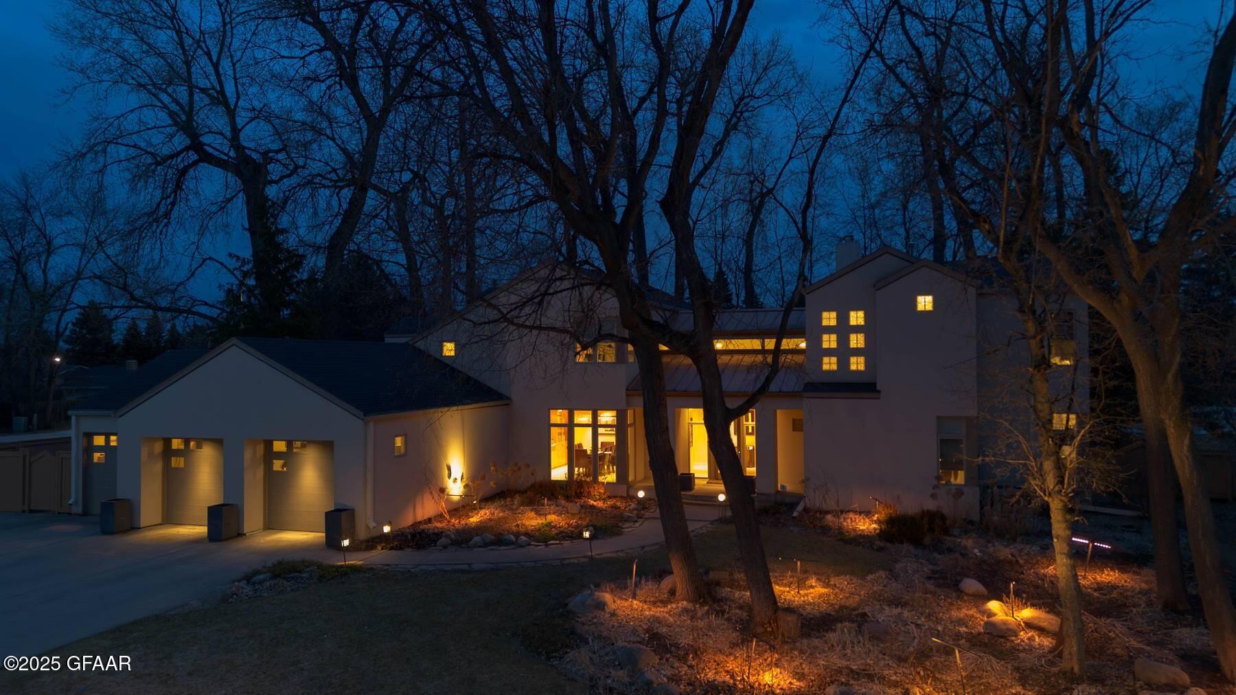 301 WOODLAND Circle