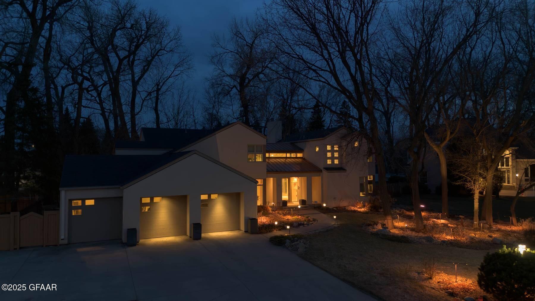 301 WOODLAND Circle