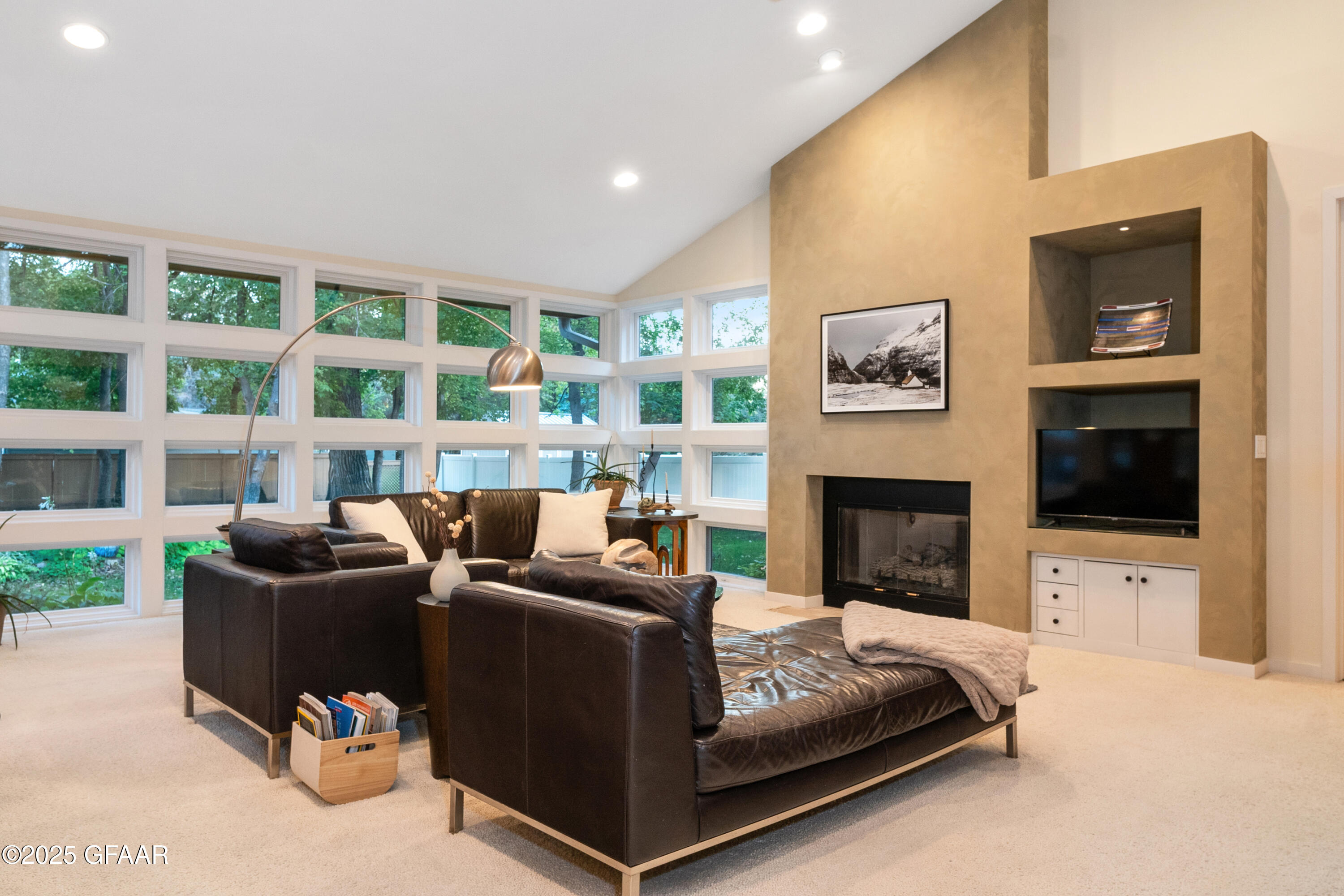 301 WOODLAND Circle