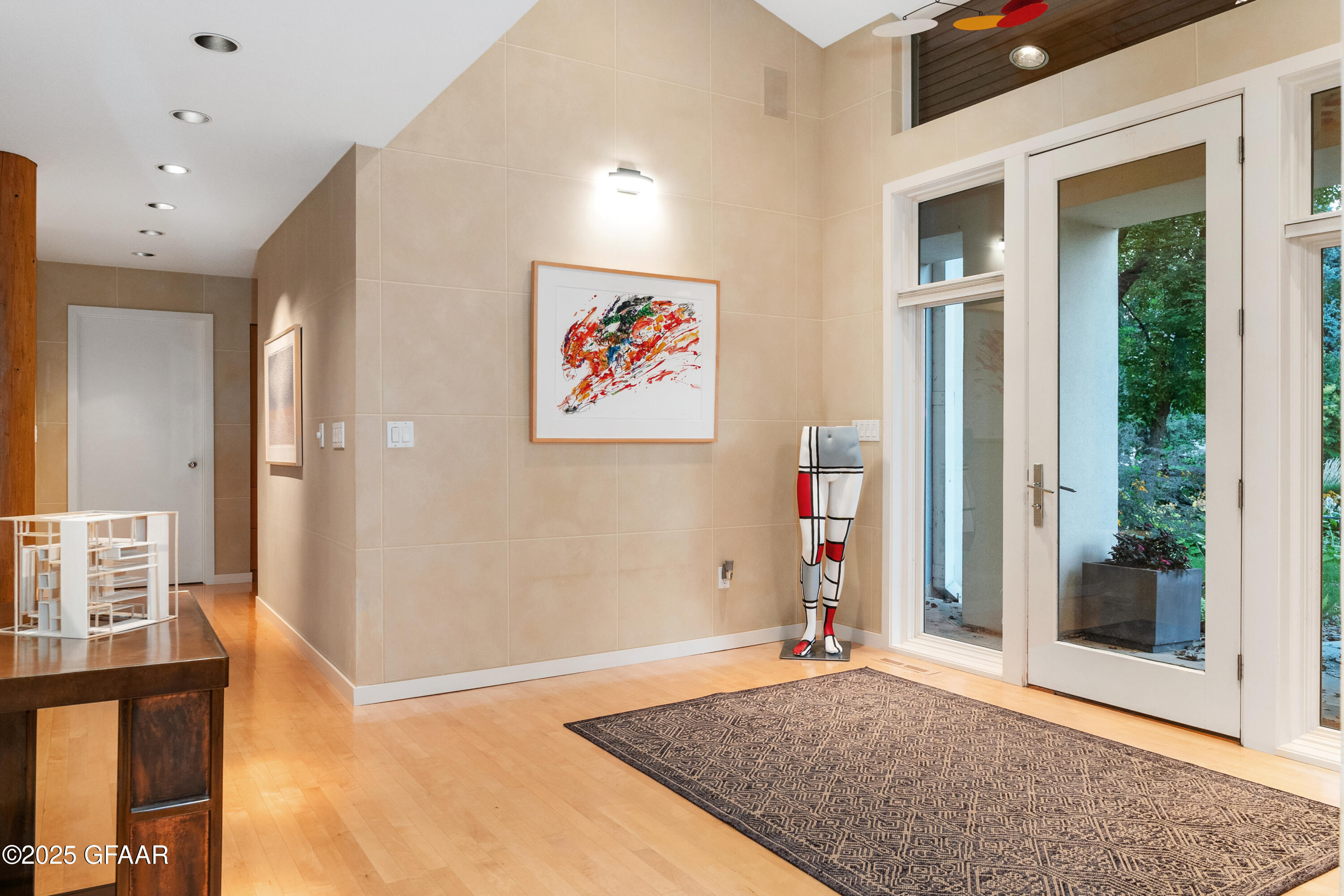 301 WOODLAND Circle