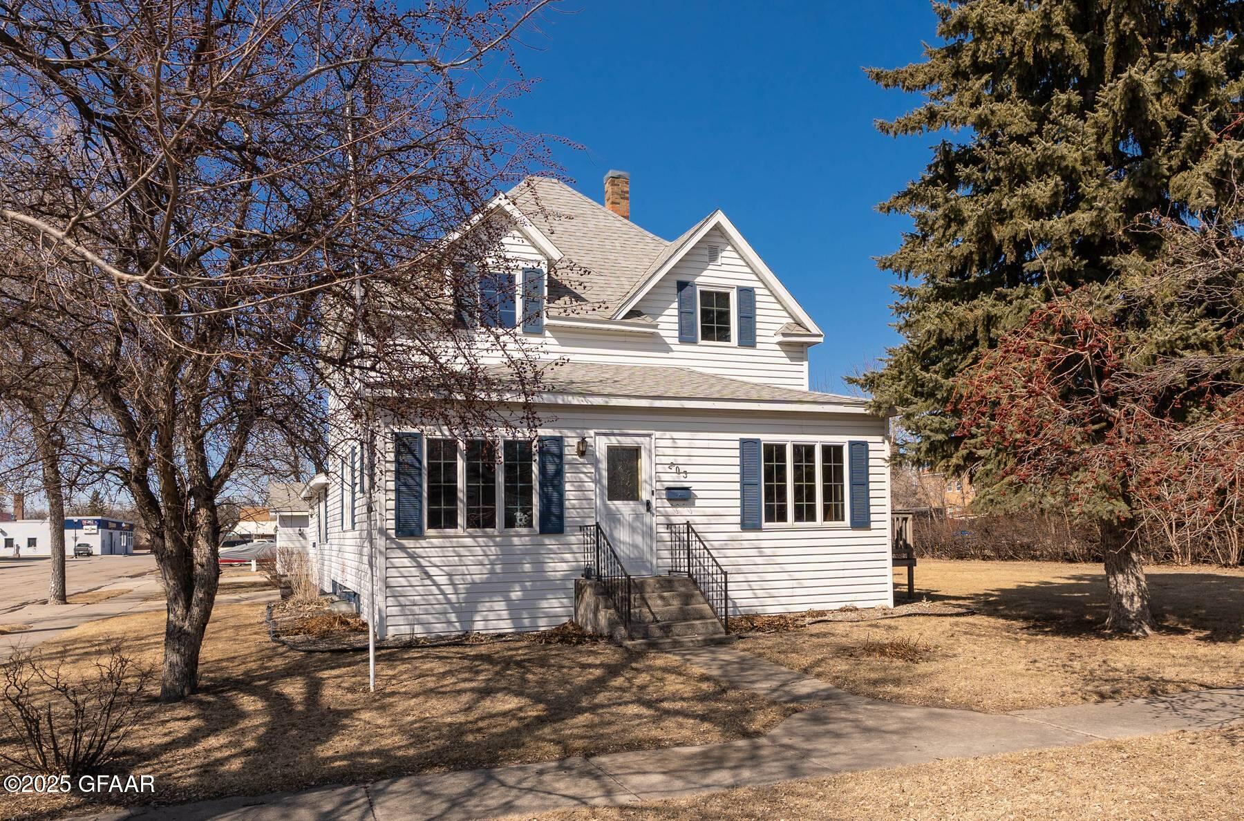 203 FLETCHER Avenue E