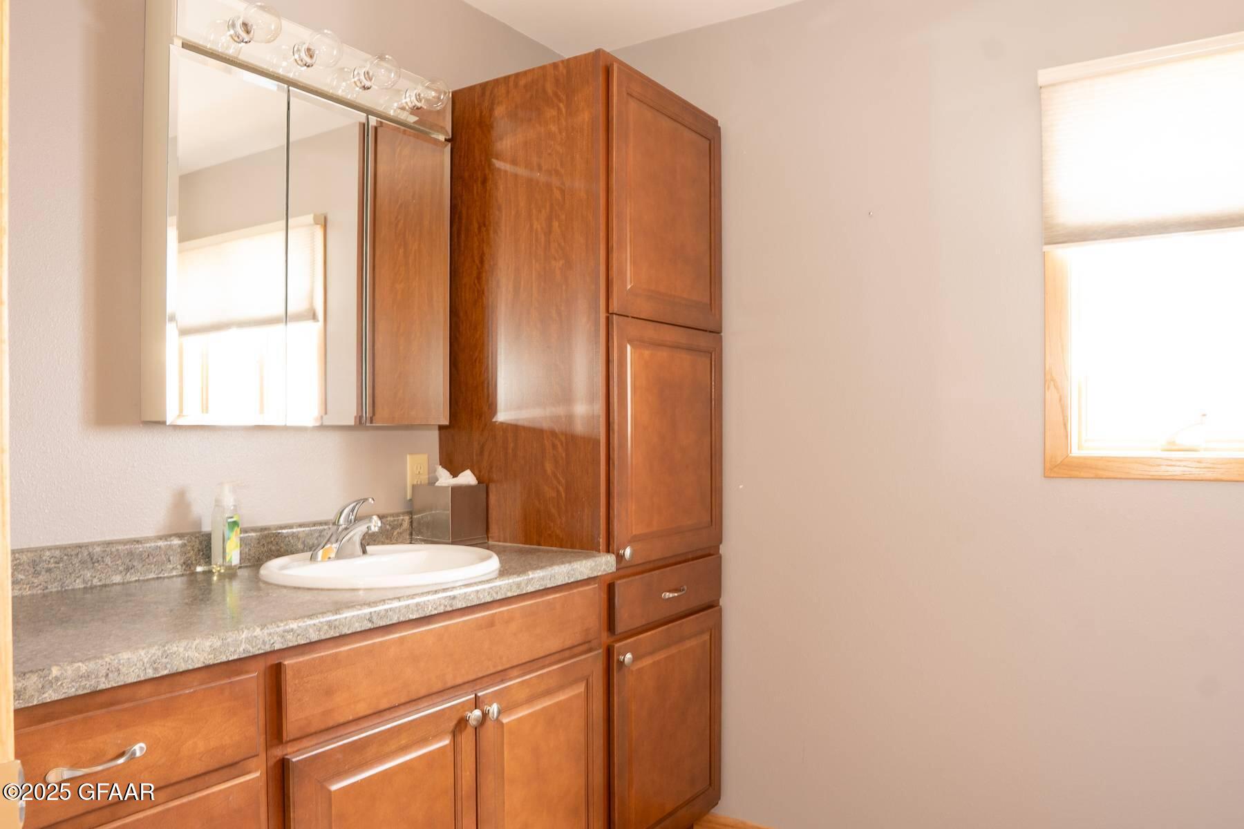 203 FLETCHER Avenue E