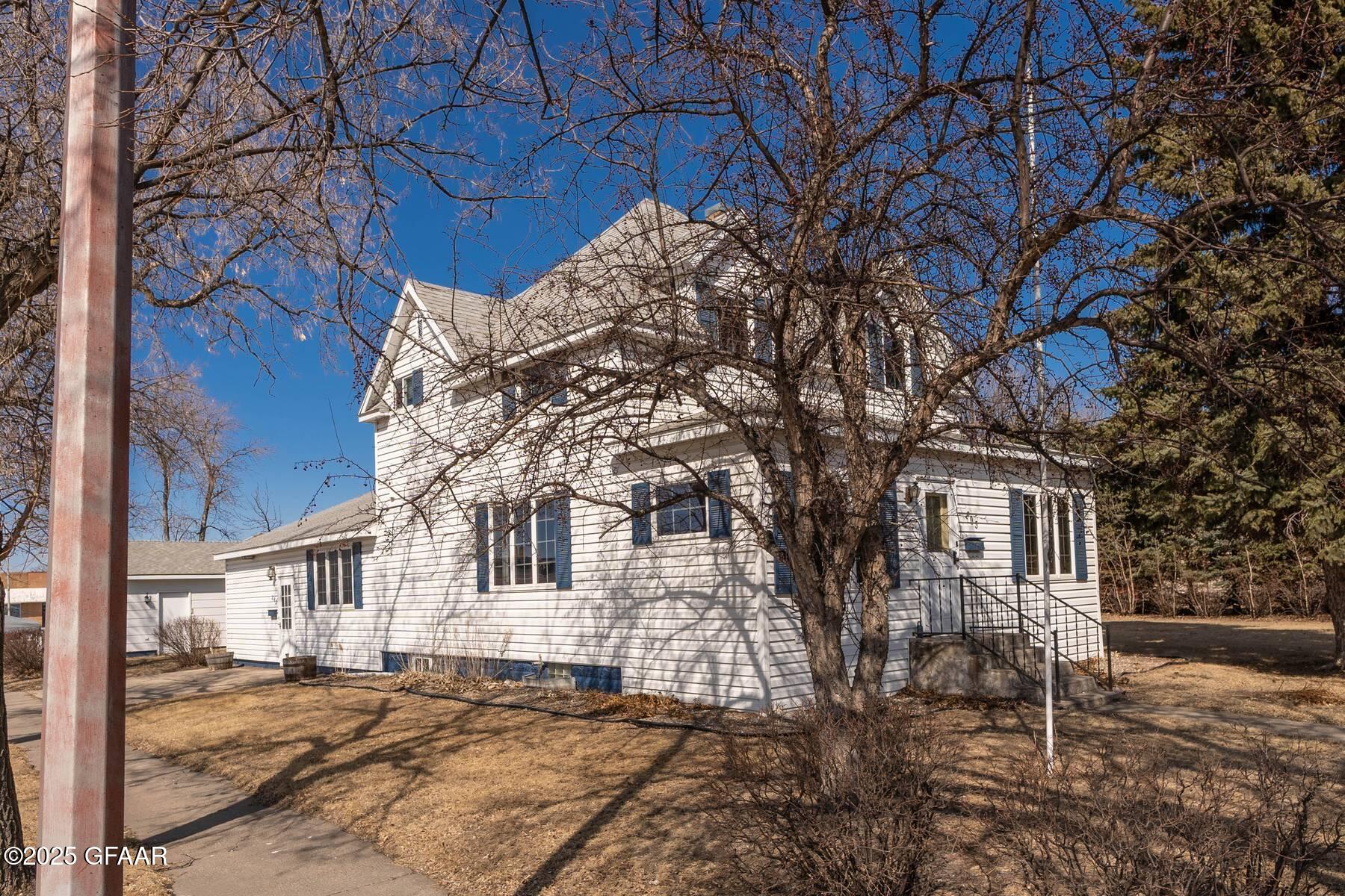 203 FLETCHER Avenue E