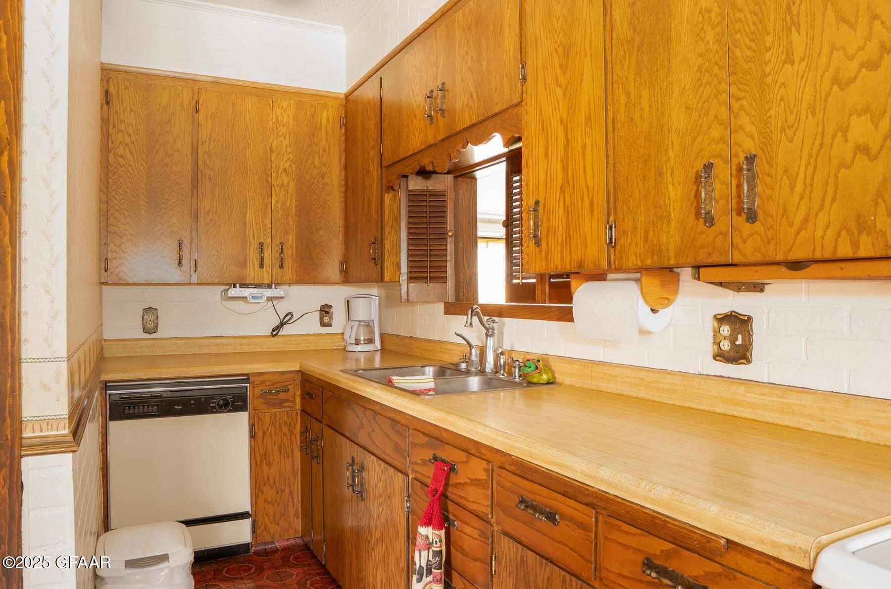 203 FLETCHER Avenue E