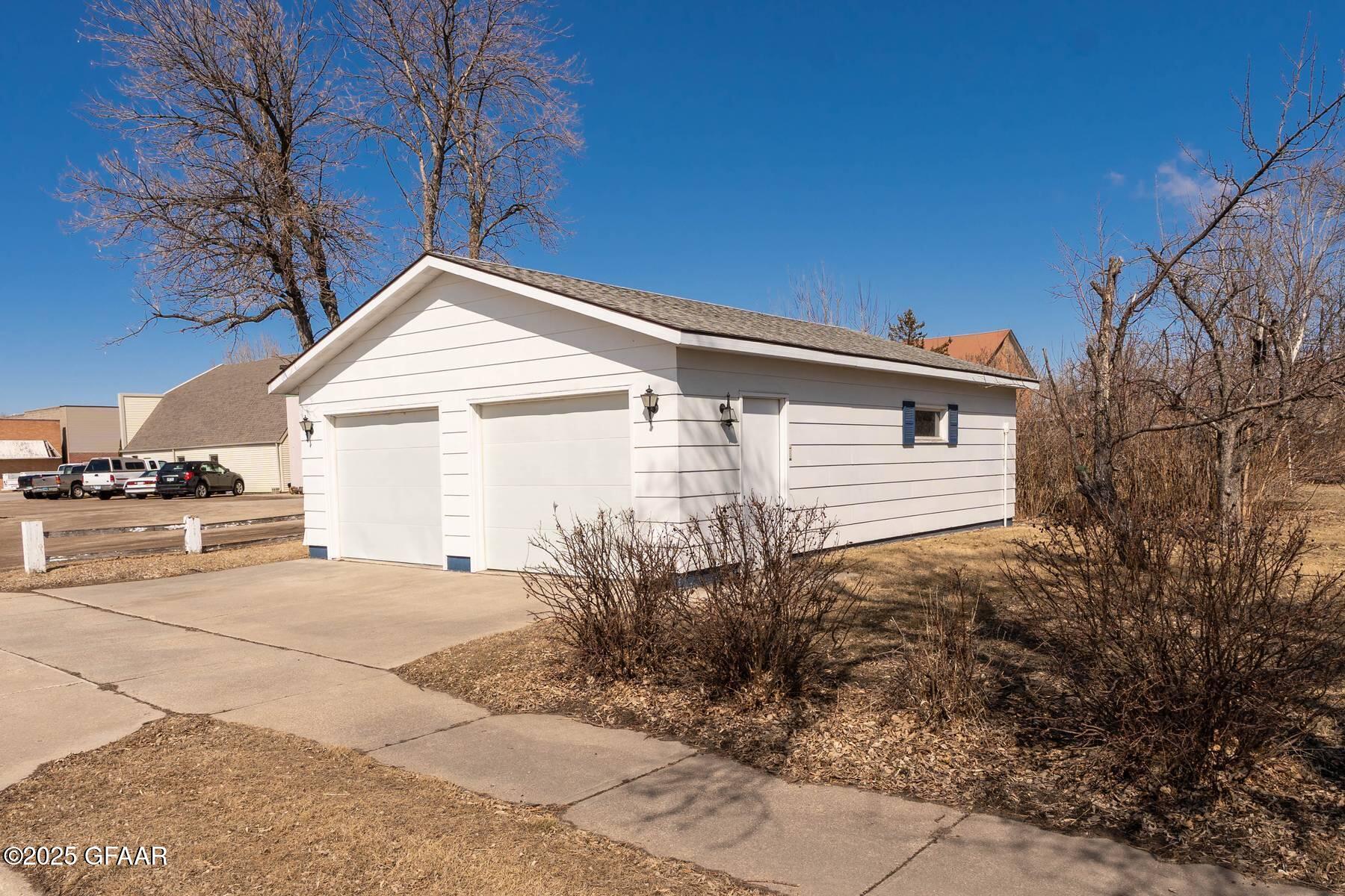 203 FLETCHER Avenue E