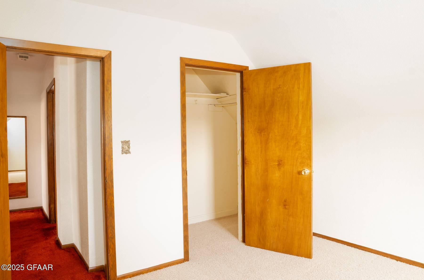 203 FLETCHER Avenue E