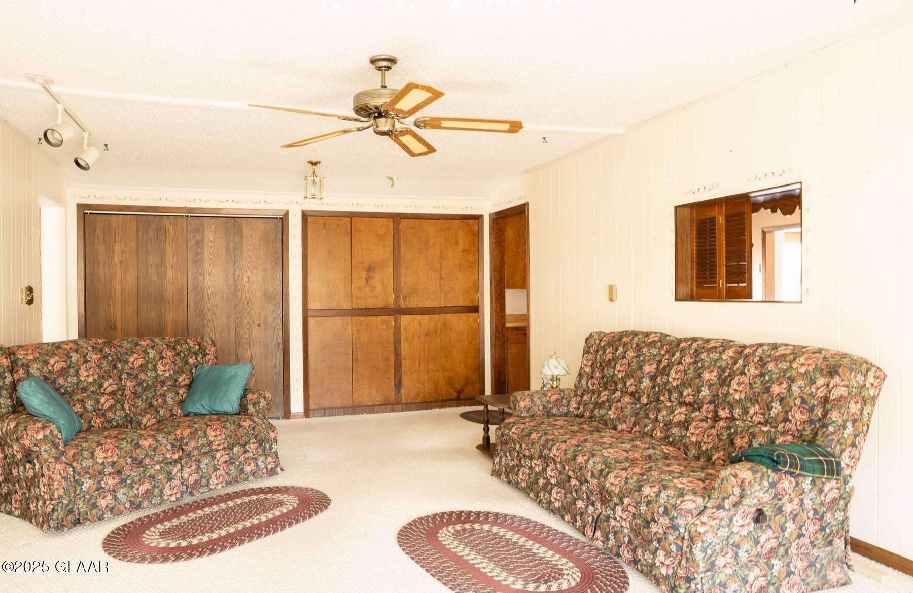 203 FLETCHER Avenue E