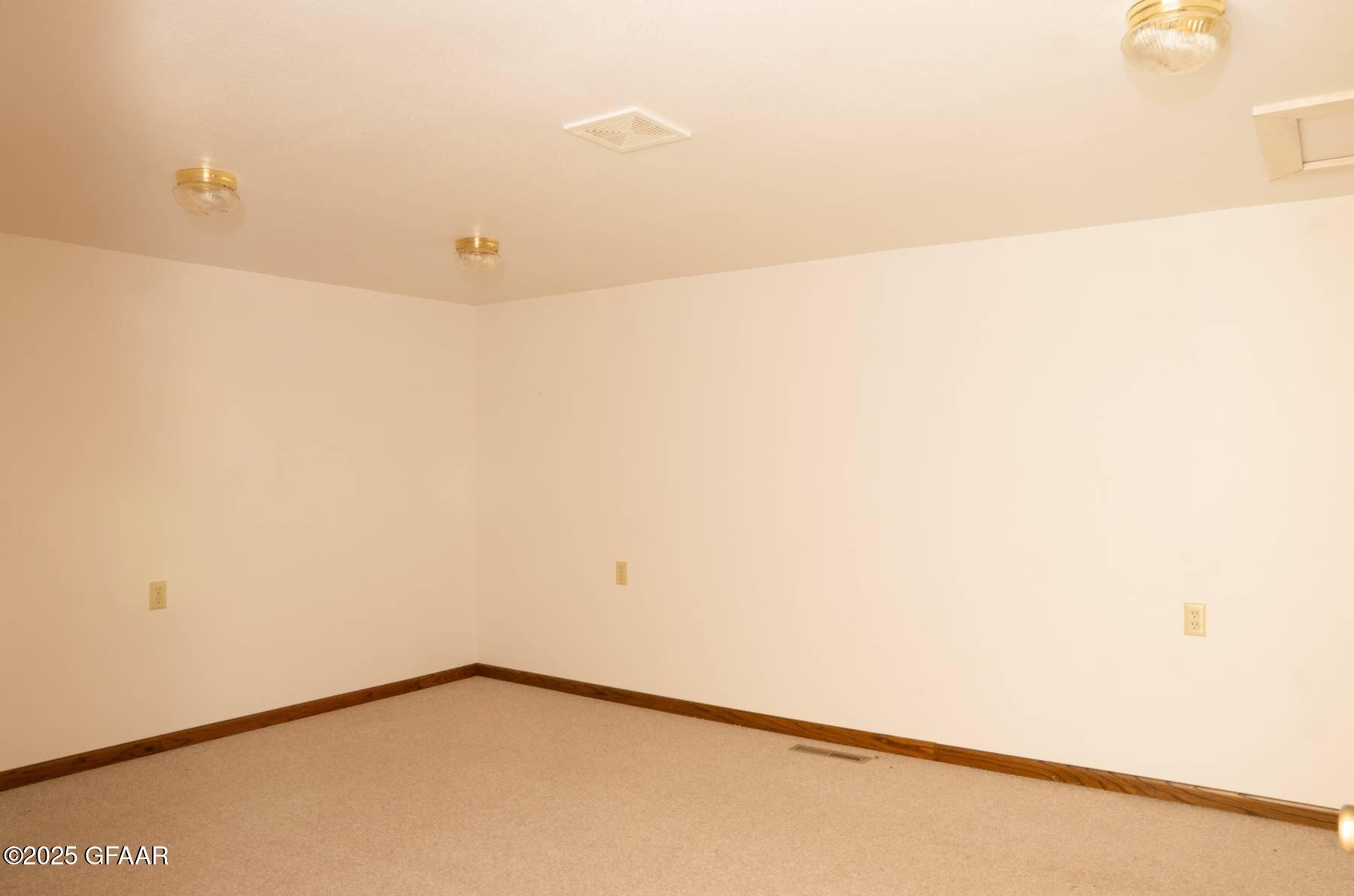 203 FLETCHER Avenue E