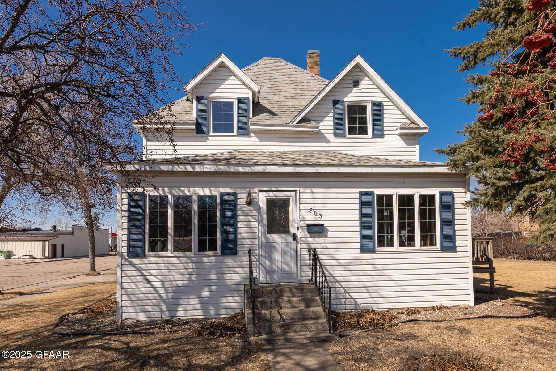 203 FLETCHER Avenue E