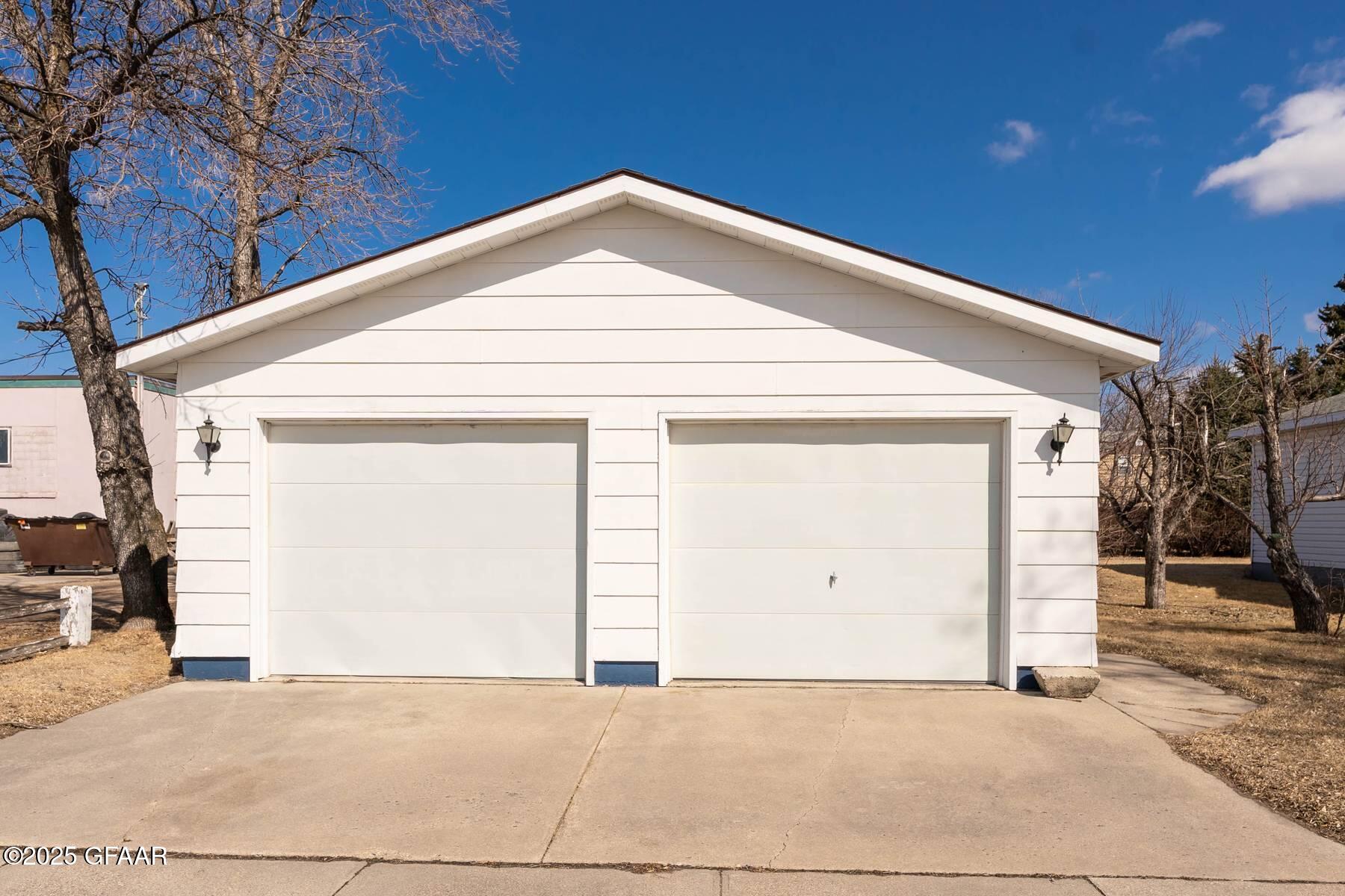 203 FLETCHER Avenue E