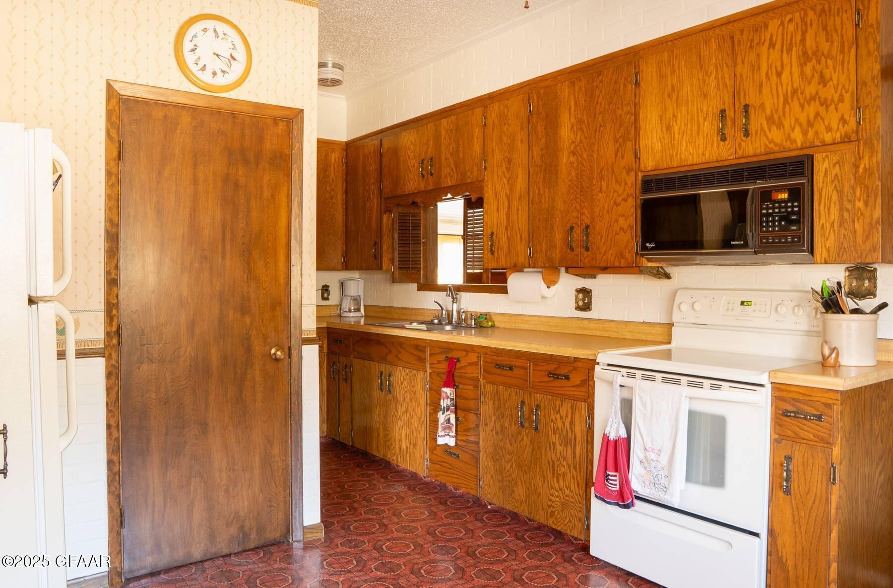 203 FLETCHER Avenue E