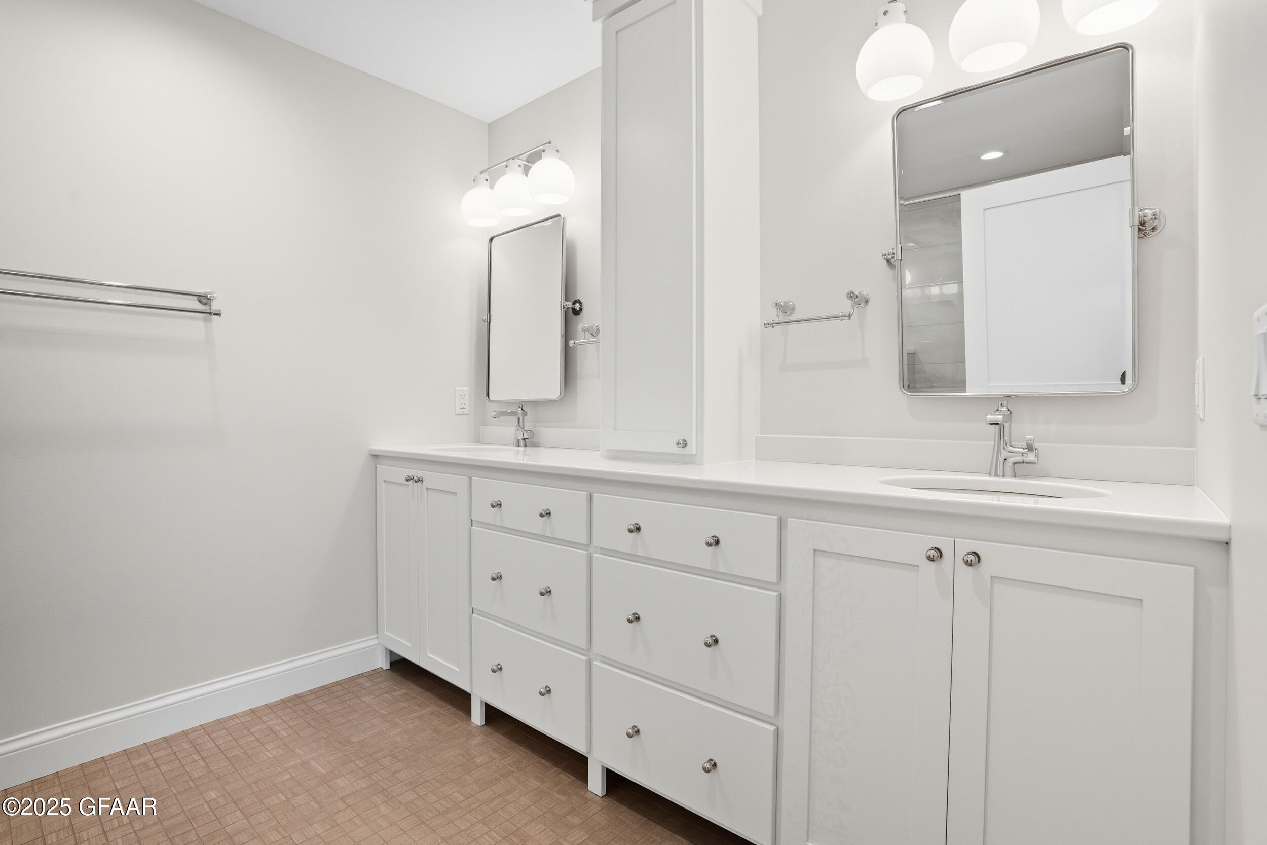 5959 SYLVIA Circle