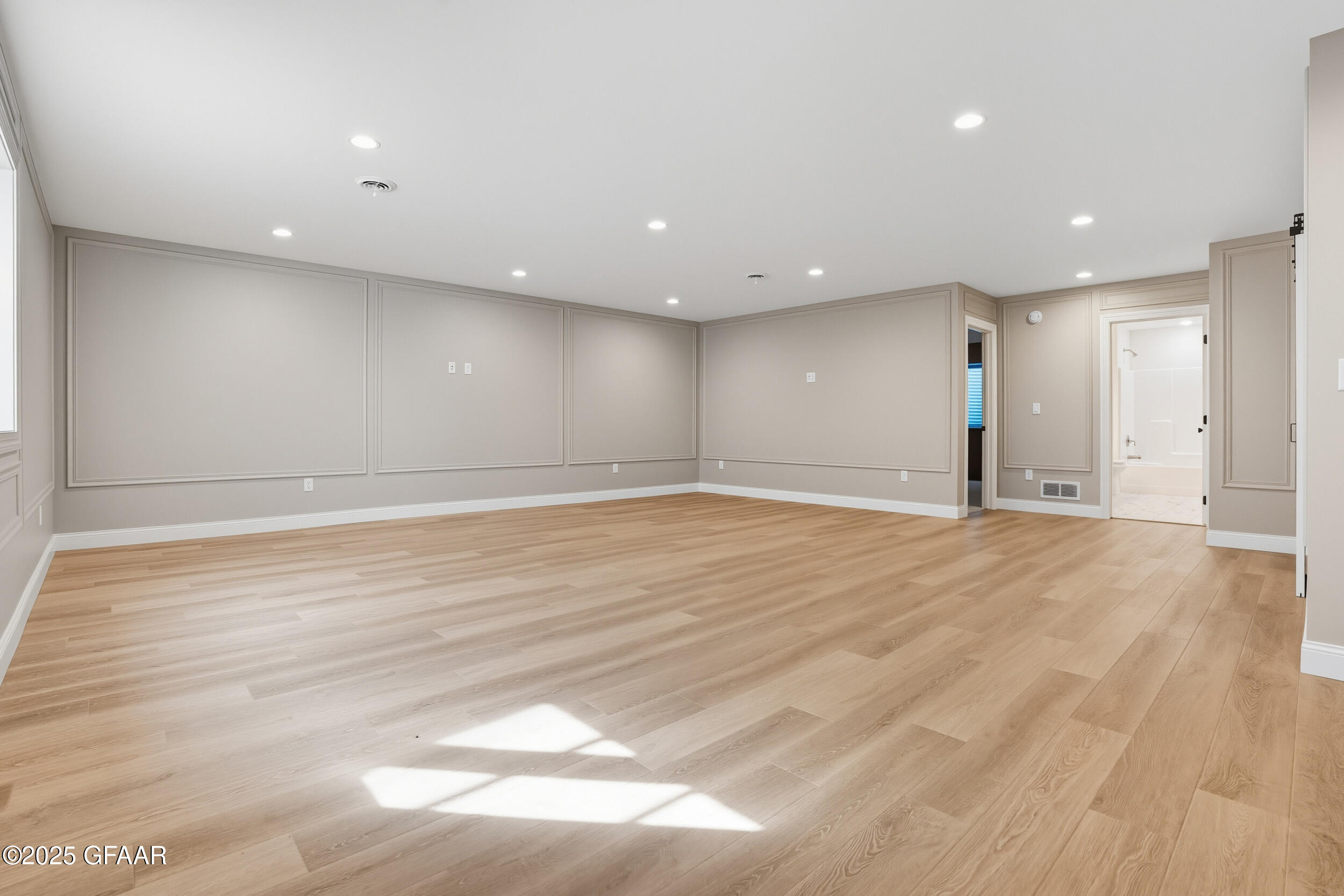 5959 SYLVIA Circle