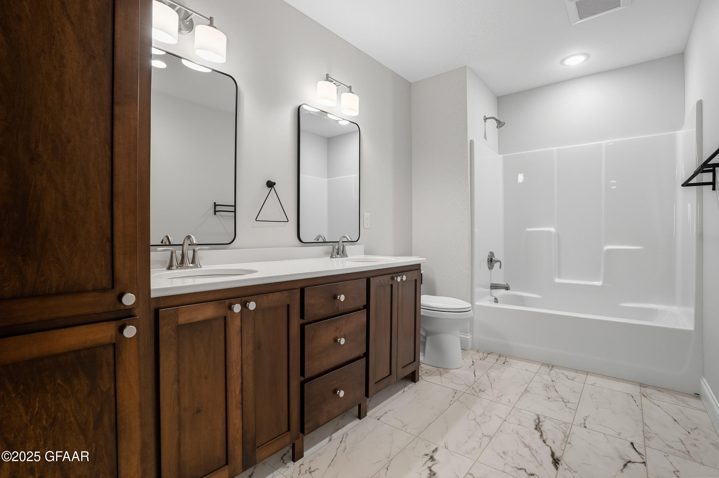 5959 SYLVIA Circle