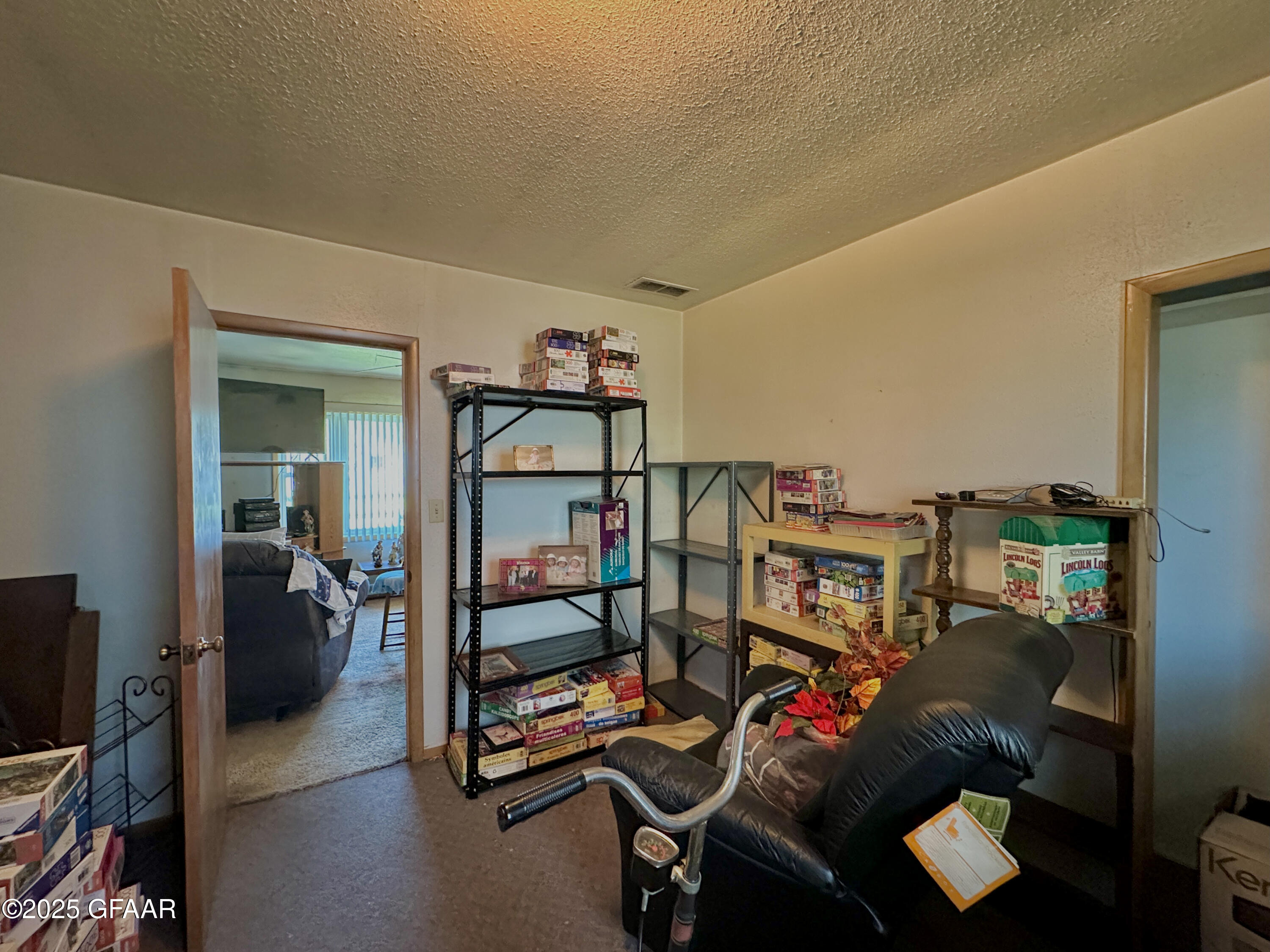 623 E PRAIRIE Avenue