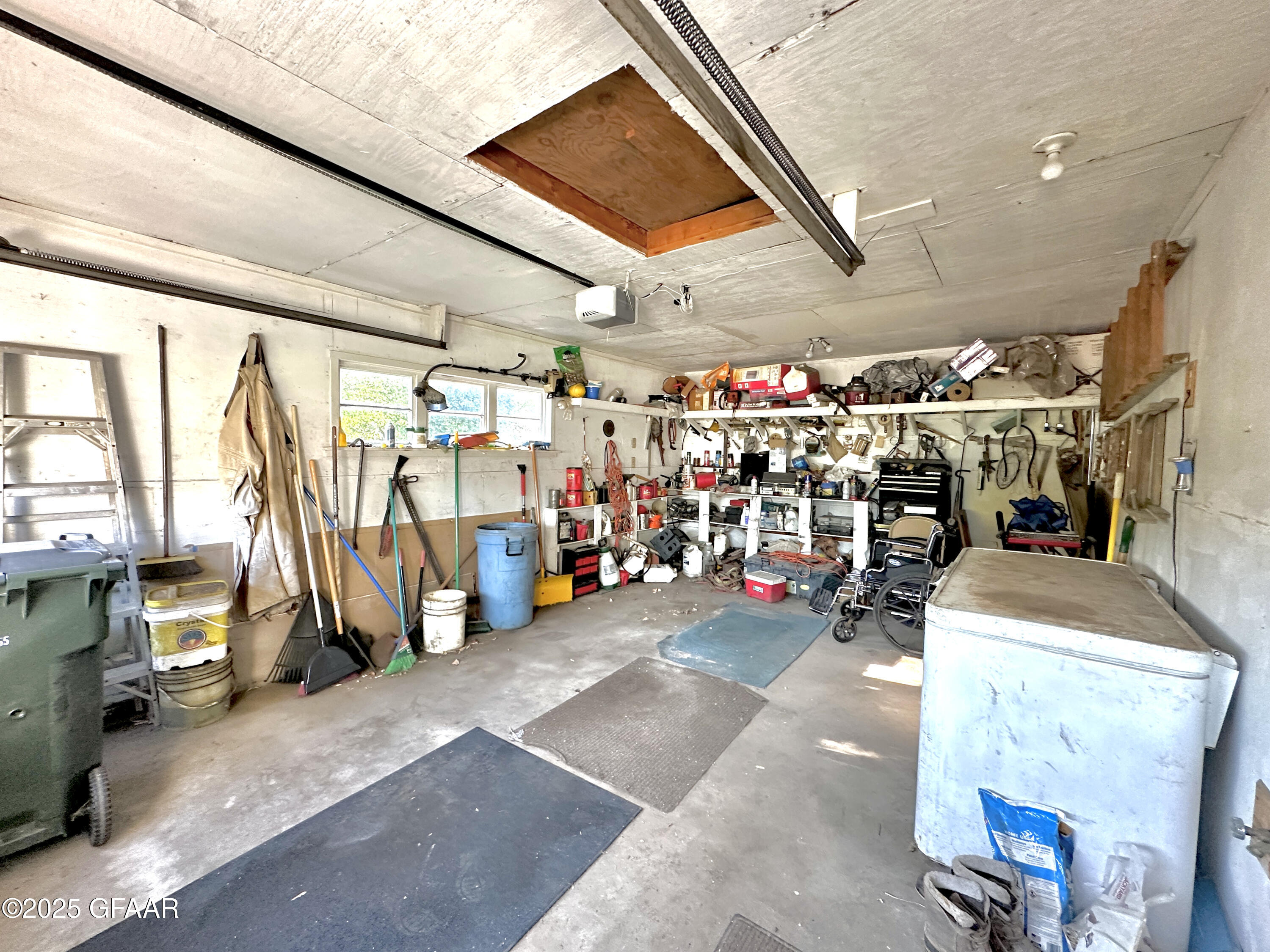 623 E PRAIRIE Avenue