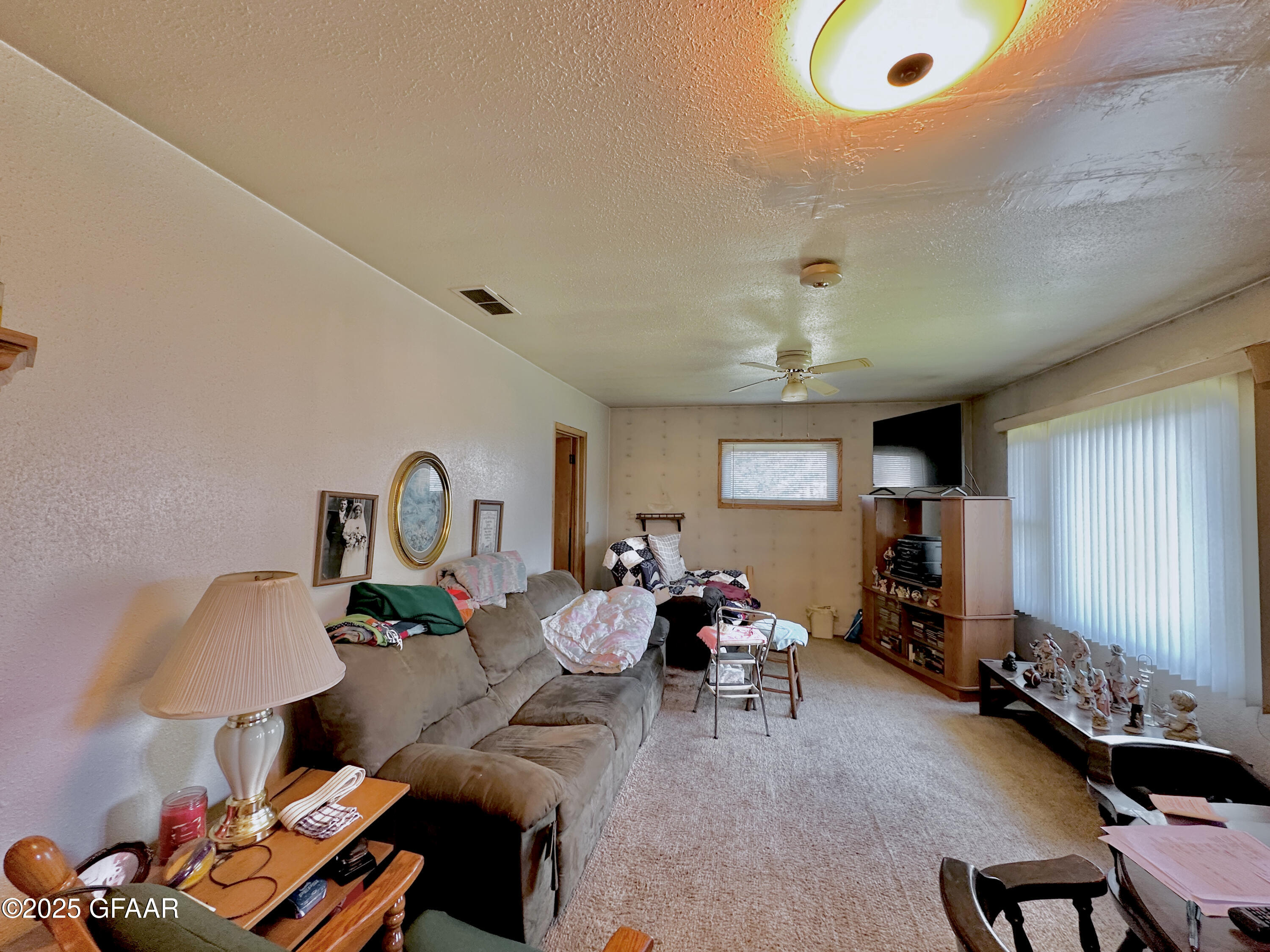 623 E PRAIRIE Avenue