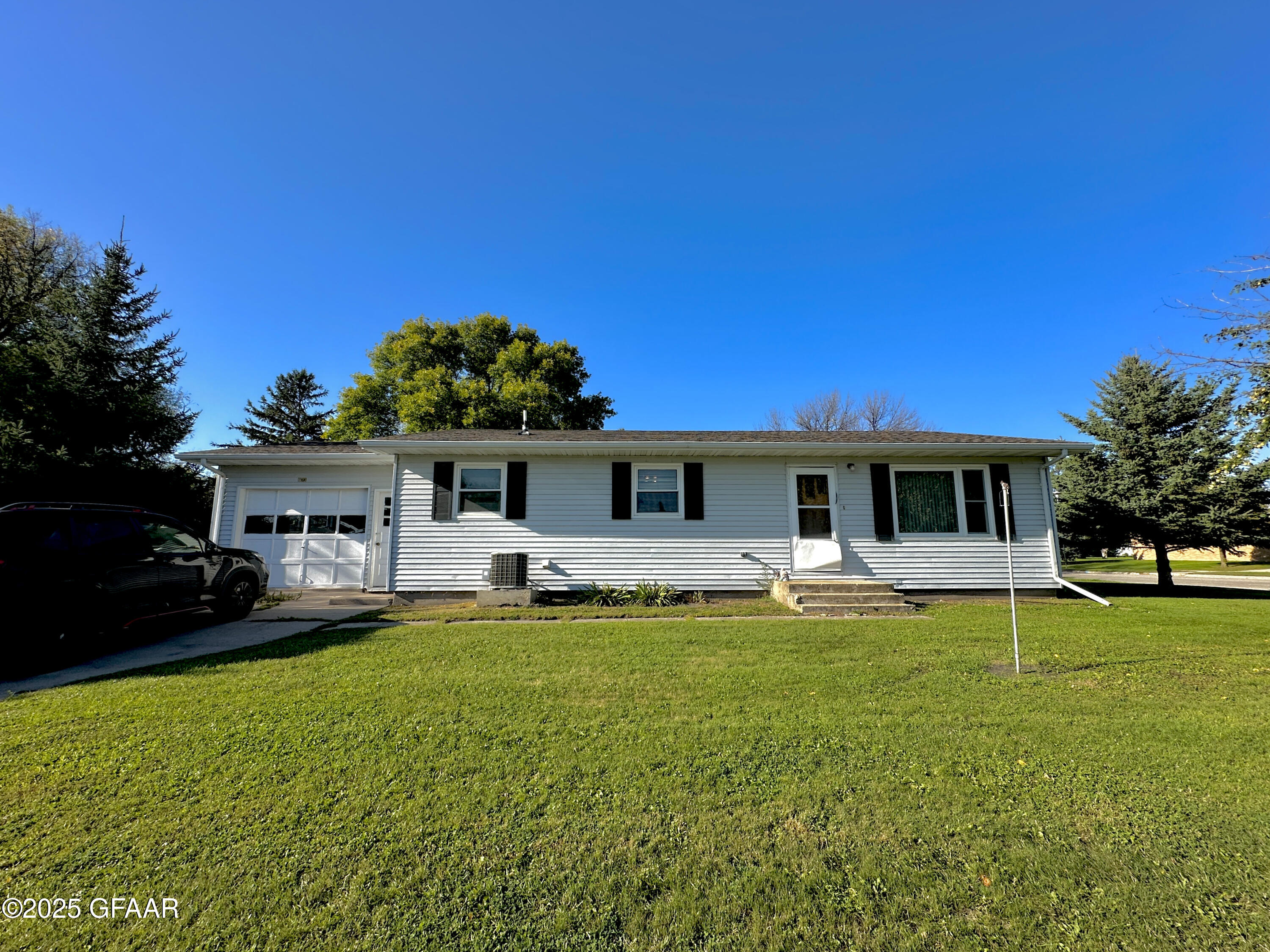 623 E PRAIRIE Avenue
