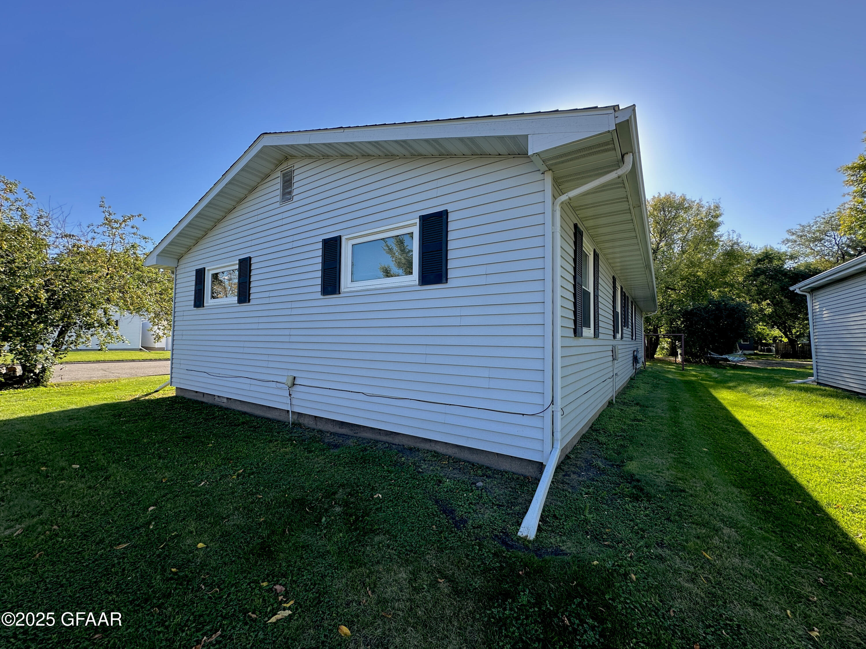 623 E PRAIRIE Avenue