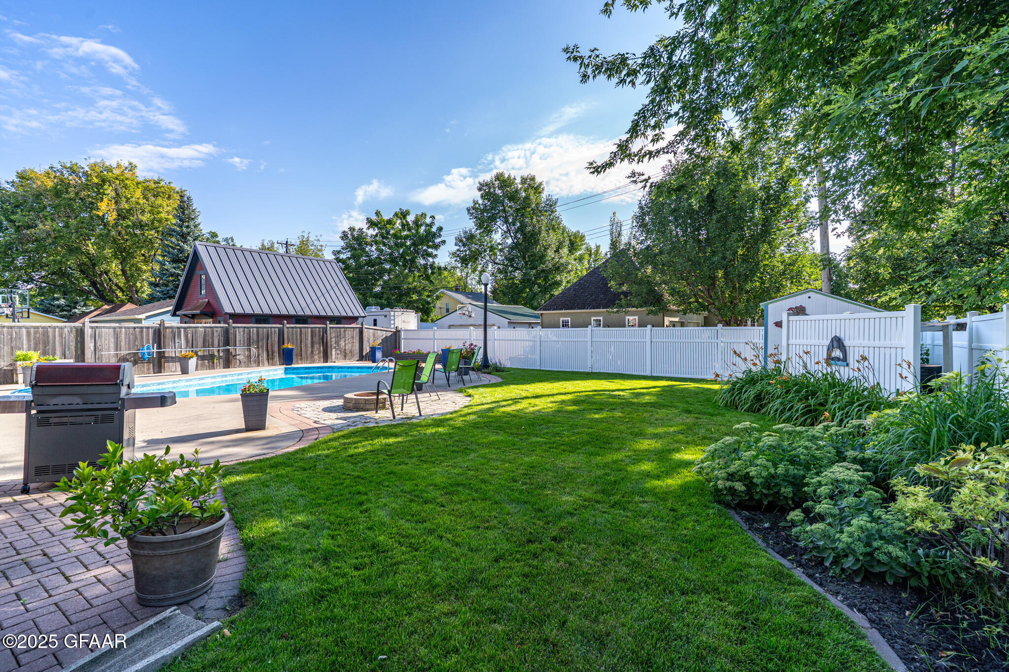 1125 REEVES Drive