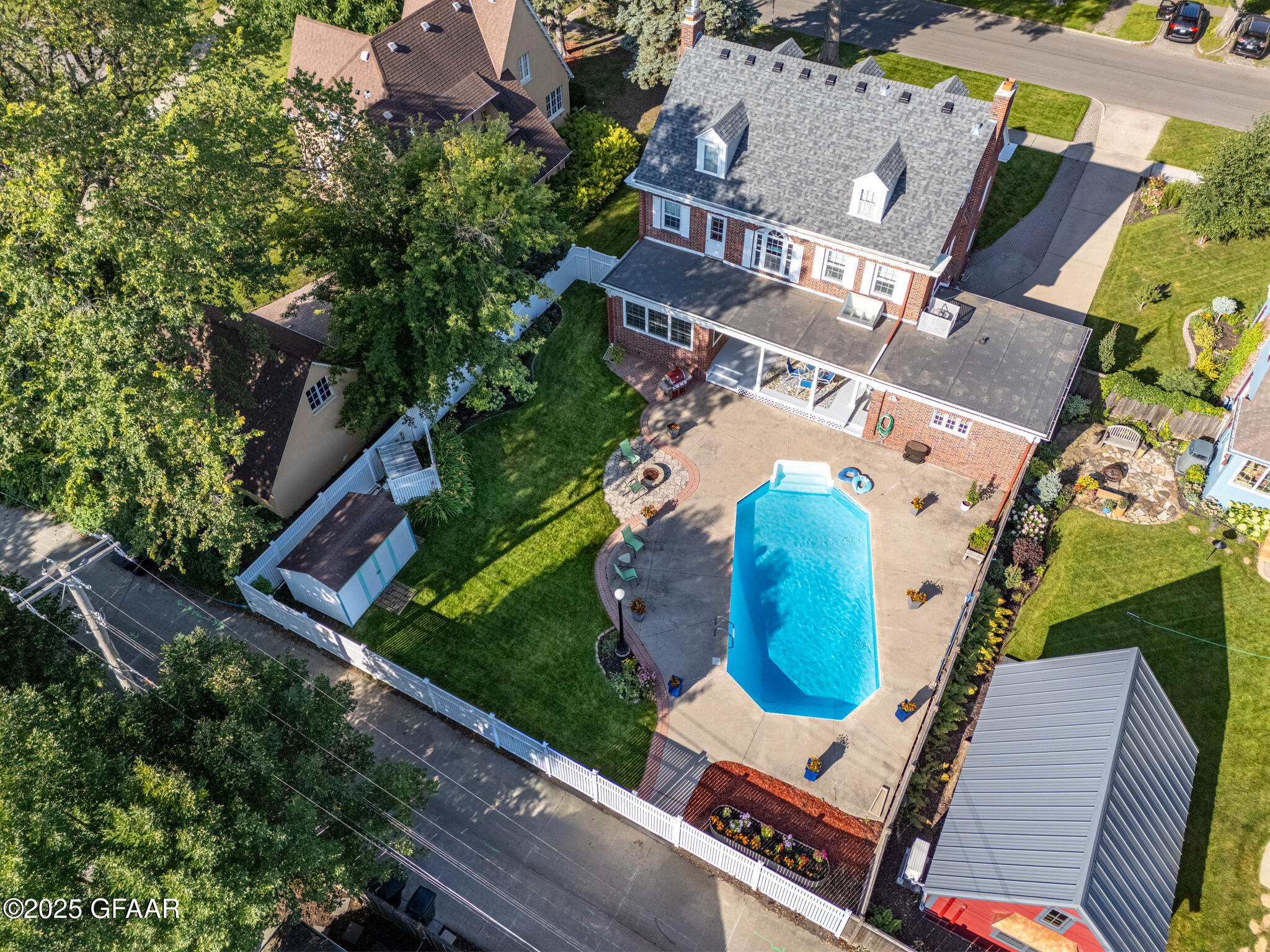 1125 REEVES Drive