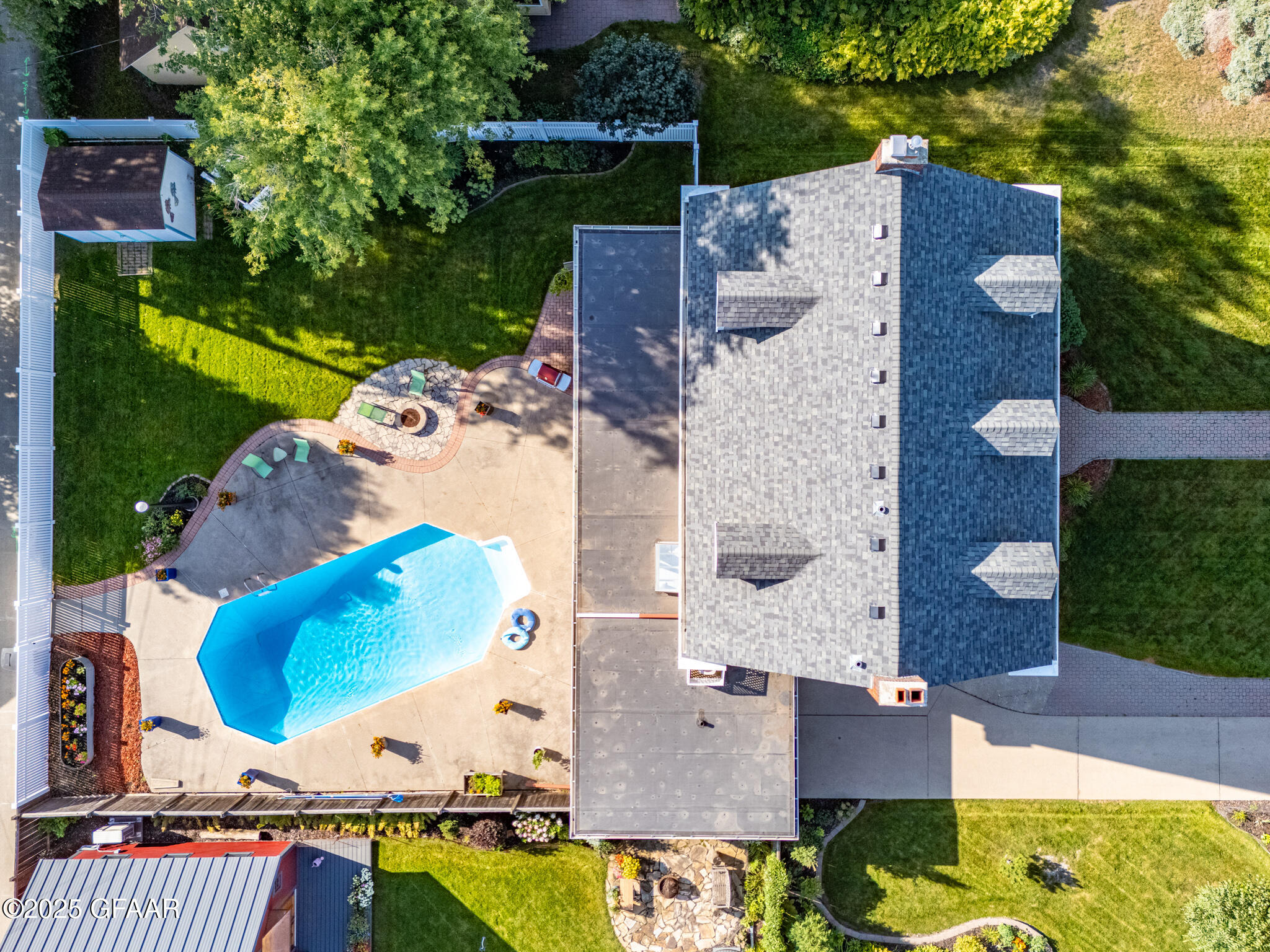 1125 REEVES Drive