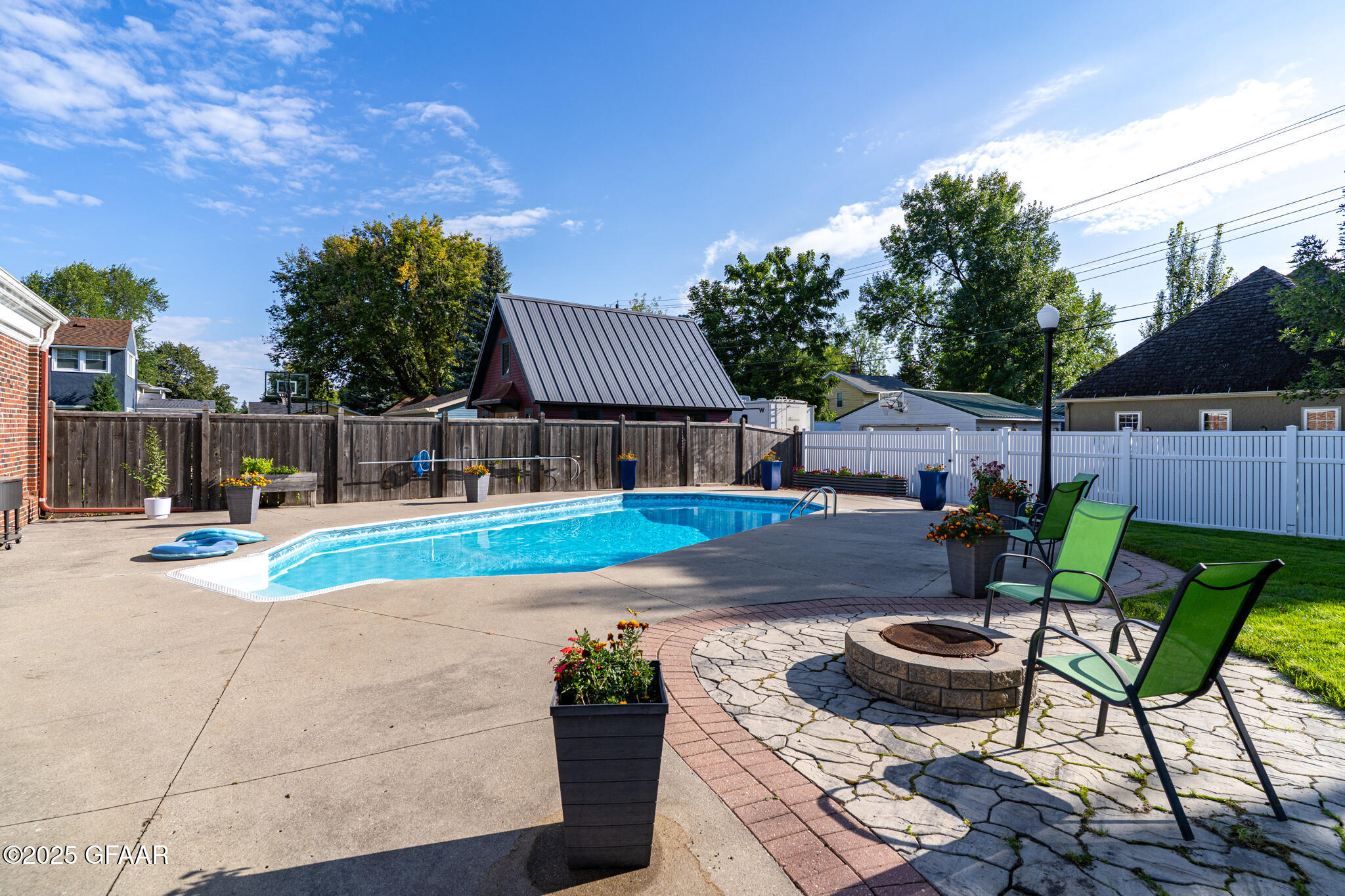 1125 REEVES Drive
