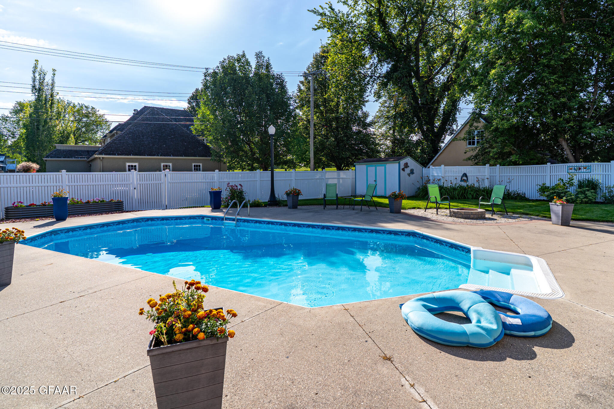 1125 REEVES Drive