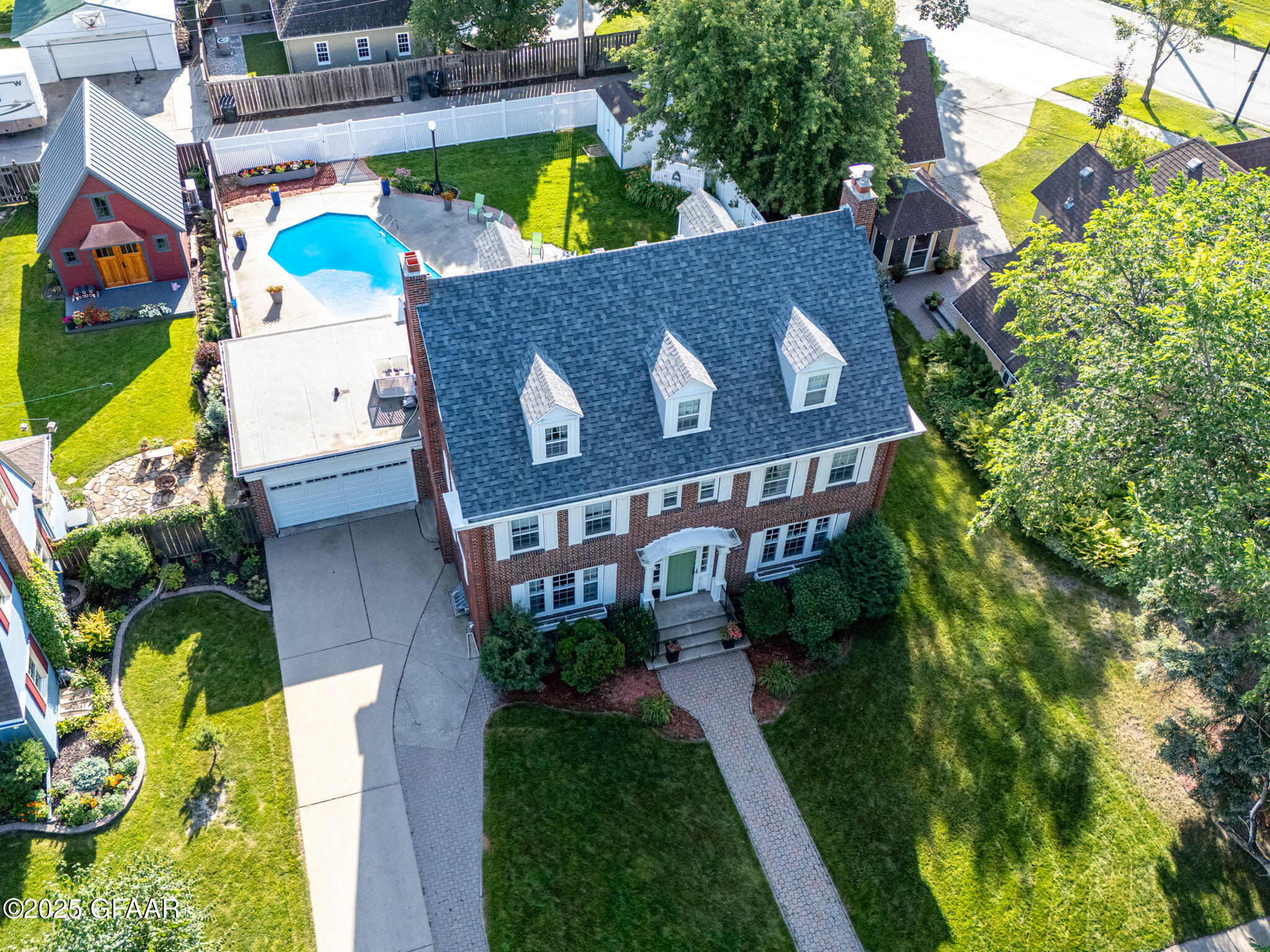 1125 REEVES Drive