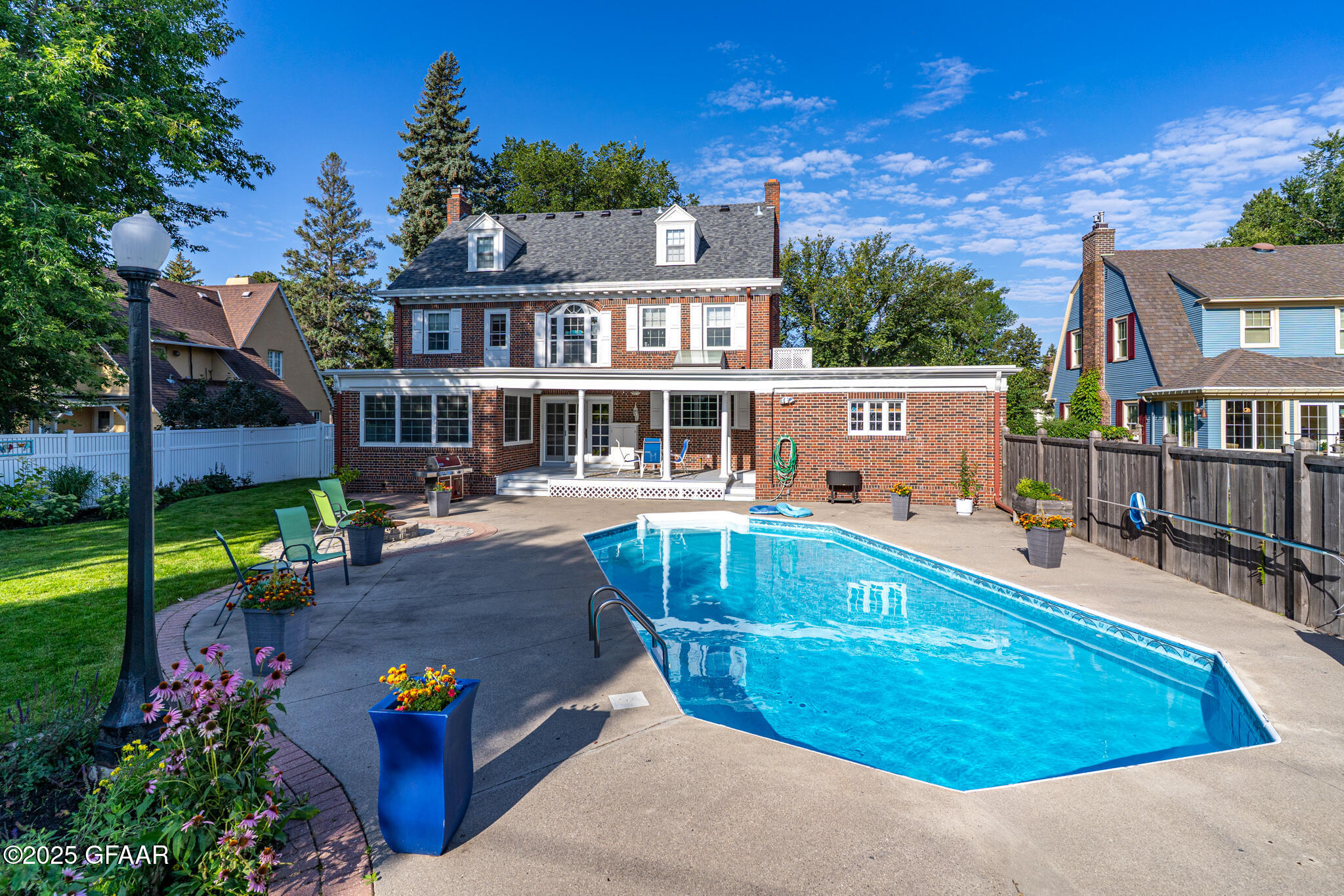 1125 REEVES Drive