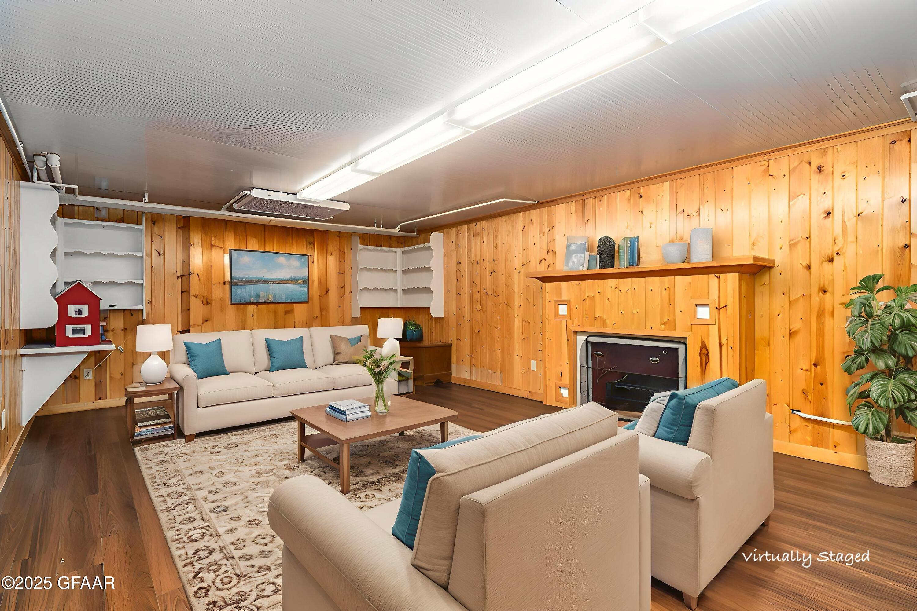 1125 REEVES Drive