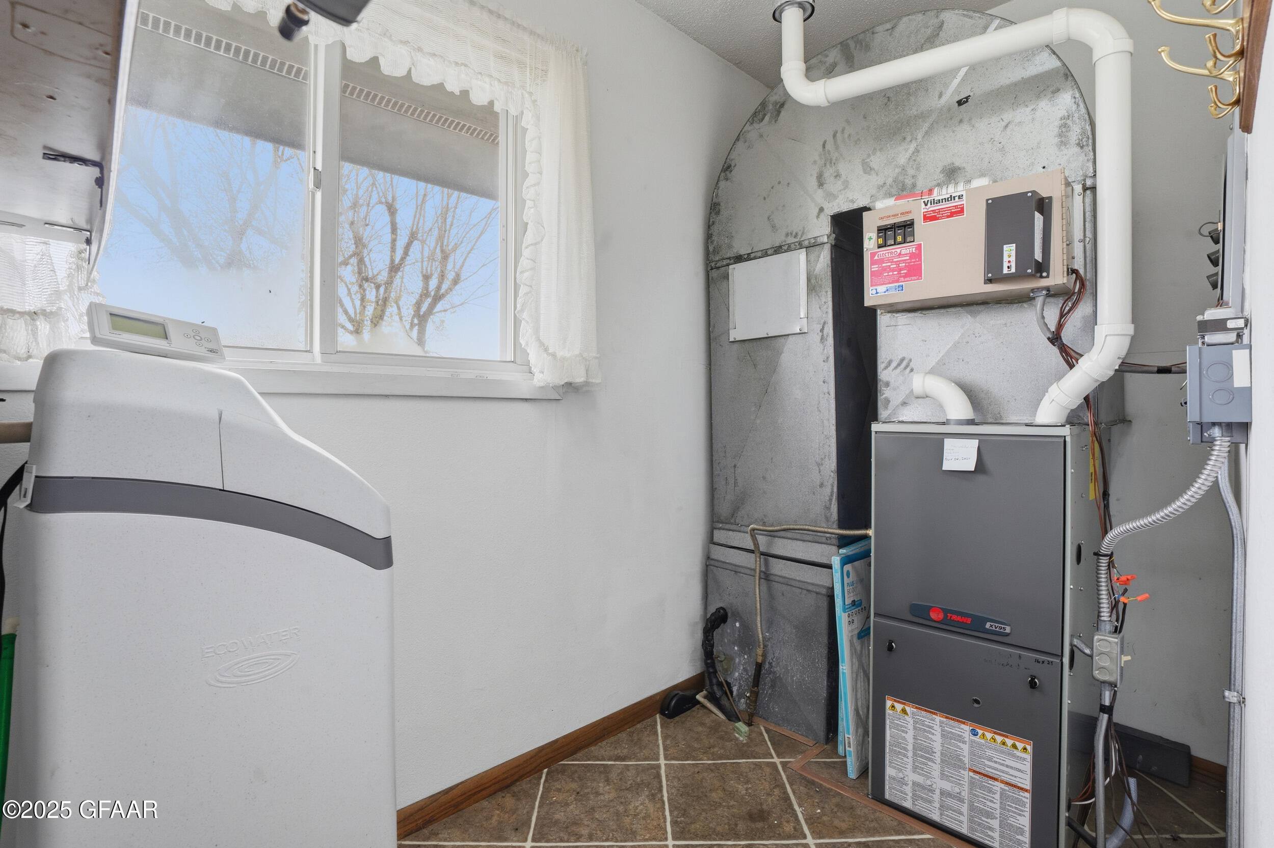 2950 US HWY 2 W, Emerado